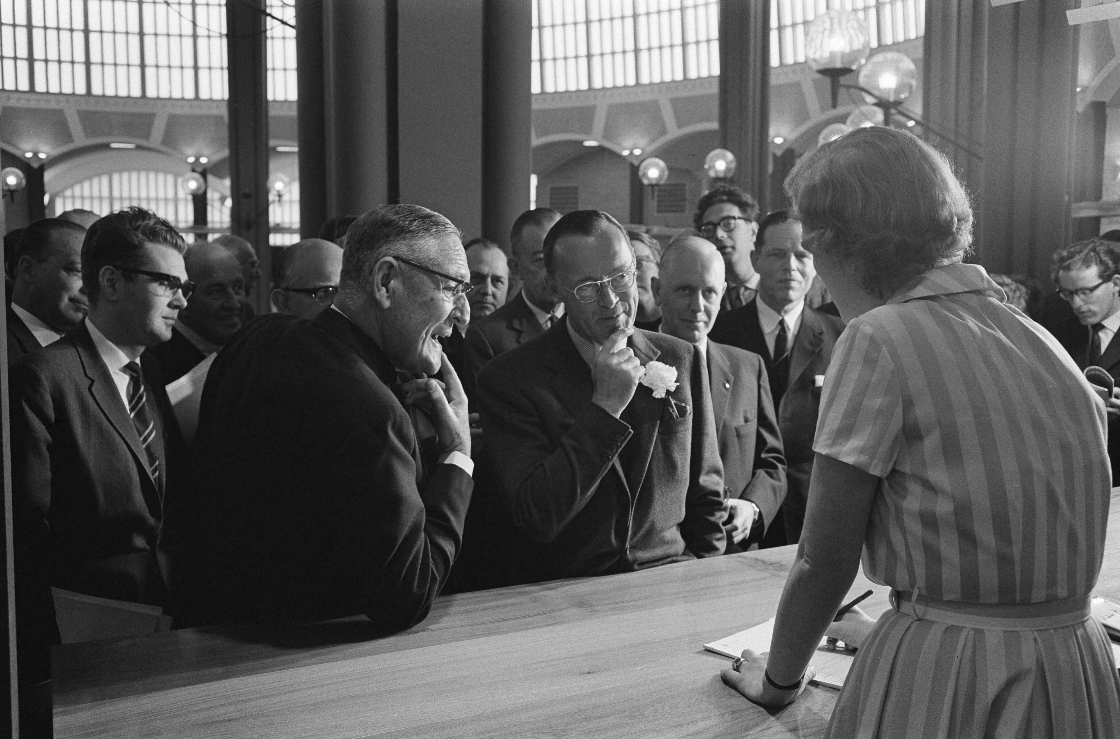 Fotocollectie Anefo — Prins Bernhard opende nieuw gebouw van de ANWB in Den Haag — Foto: Pot, Harry / Anefo. Licentie: Set B: Rechtenvrij / Publiek Domein. Bron: Nationaal Archief. http://hdl.handle.net/10648/aa0889f2-d0b4-102d-bcf8-003048976d84