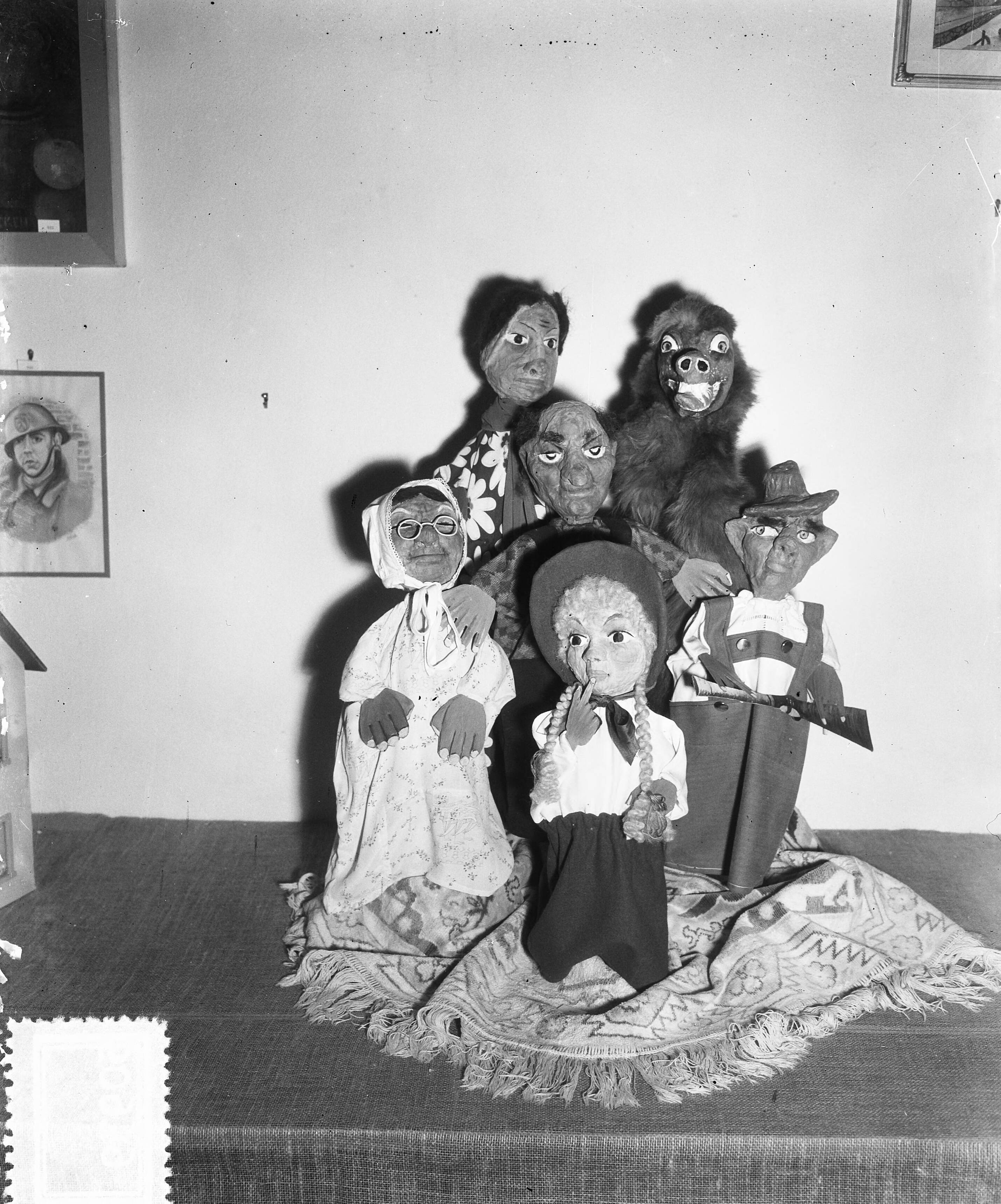 Fotocollectie Anefo — Tentoonstelling Hoensbroek (poppen) — Foto: Duinen, H. van / Anefo. Licentie: Set B: Rechtenvrij / Publiek Domein. Bron: Nationaal Archief. http://hdl.handle.net/10648/a8f93a84-d0b4-102d-bcf8-003048976d84