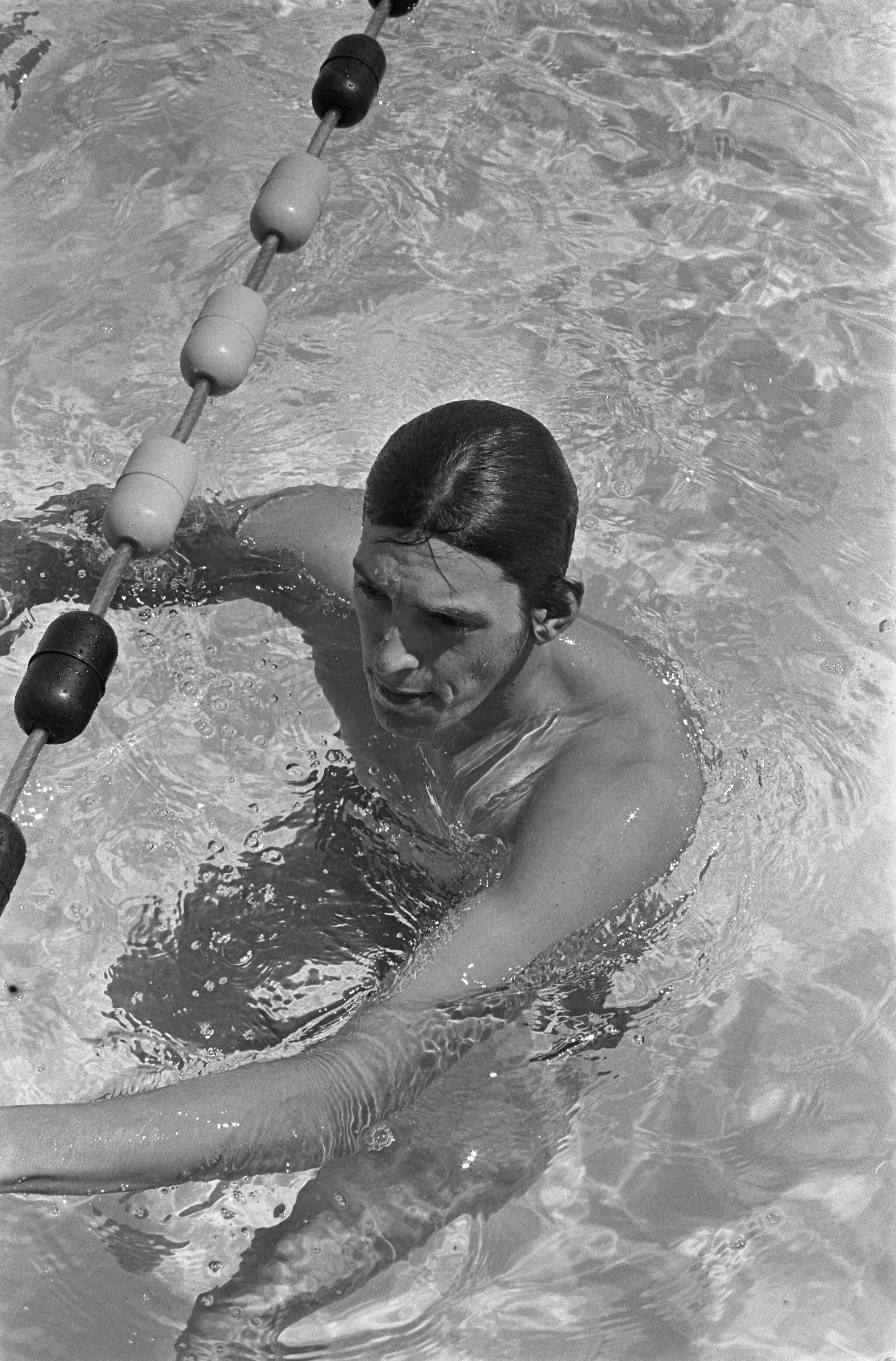 Fotocollectie Anefo — Nationale kampioenschappen zwemmen te Leeuwarden — Foto: Verhoeff, Bert / Anefo. Licentie: Set B: Rechtenvrij / Publiek Domein. Bron: Nationaal Archief. http://hdl.handle.net/10648/ab9d3592-d0b4-102d-bcf8-003048976d84