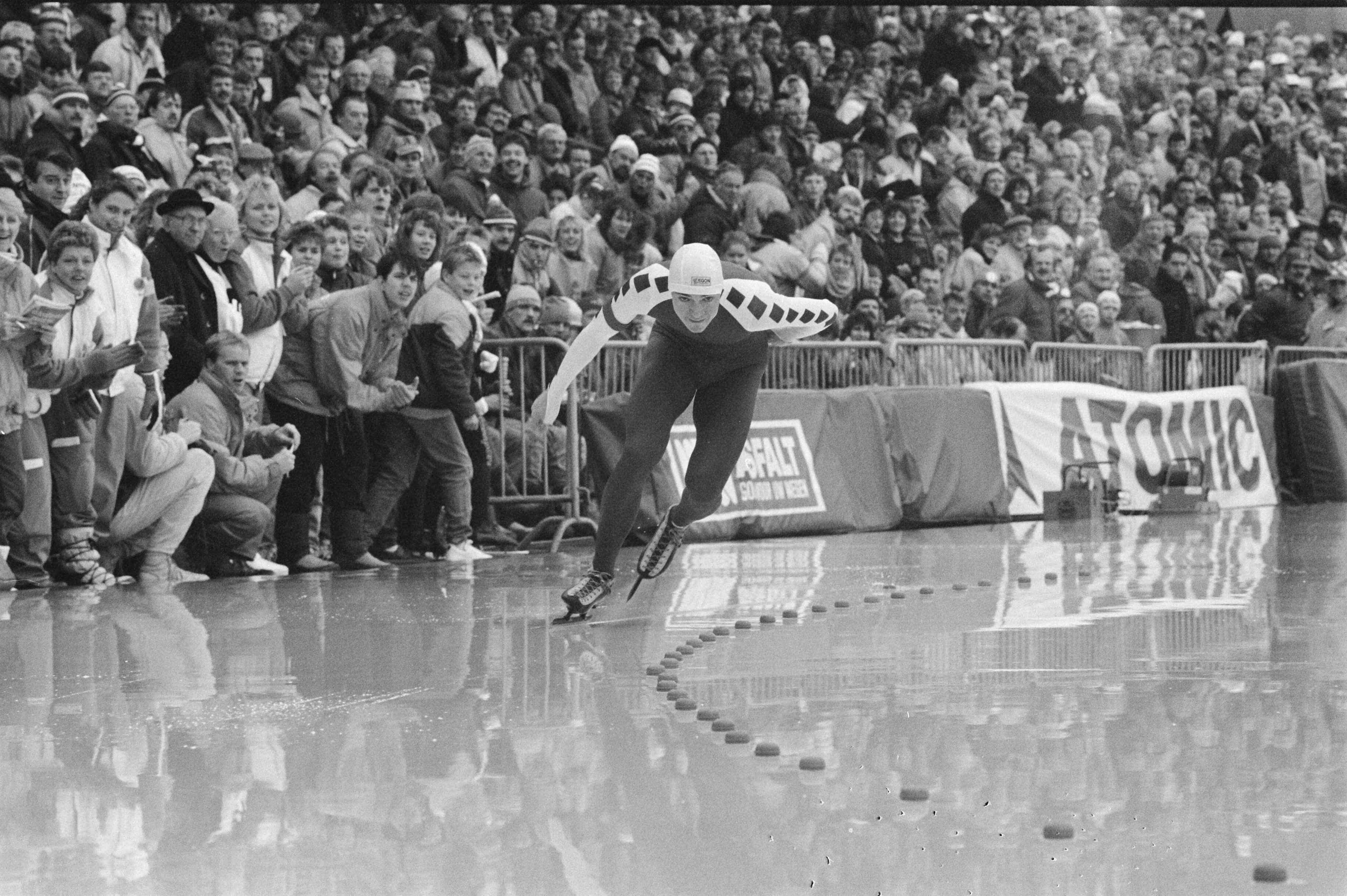 Fotocollectie Anefo — EK schaatsen heren in Den Haag ; Hein Vergeer in actie — Foto: Croes, Rob C. / Anefo. Licentie: Set B: Rechtenvrij / Publiek Domein. Bron: Nationaal Archief. http://hdl.handle.net/10648/ad67d9e0-d0b4-102d-bcf8-003048976d84