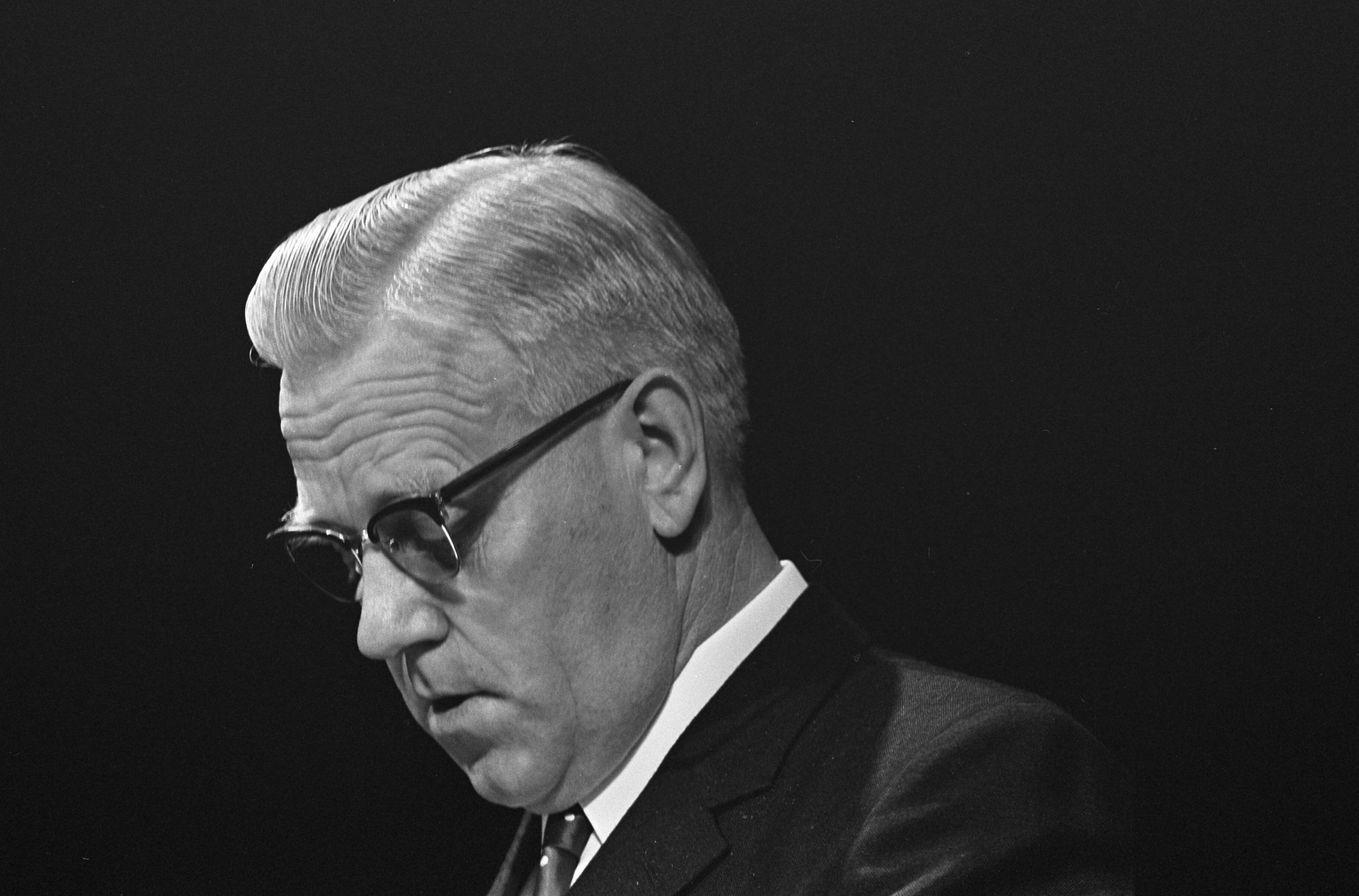 Fotocollectie Anefo — Wereldcongres Vakbeweging in de RAI te Amsterdam, Arne Geyer, Zweden — Foto: Koch, Eric / Anefo. Licentie: Set B: Rechtenvrij / Publiek Domein. Bron: Nationaal Archief. http://hdl.handle.net/10648/aab2b0c6-d0b4-102d-bcf8-003048976d84
