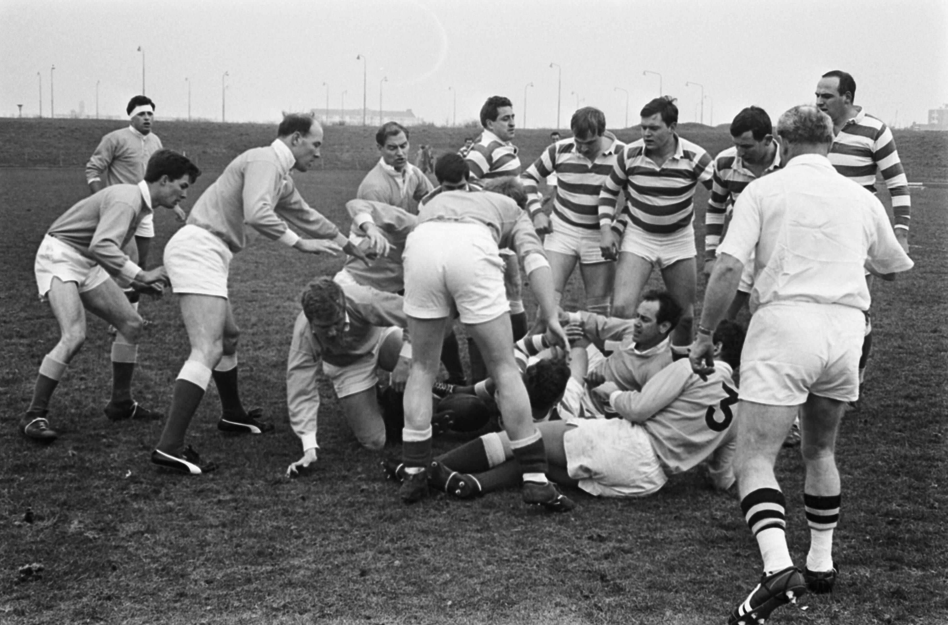 Fotocollectie Anefo — Rugby. Nederland tegen België te Rijswijk 14-3, Spelmoment — Foto: Koch, Eric / Anefo. Licentie: Set B: Rechtenvrij / Publiek Domein. Bron: Nationaal Archief. http://hdl.handle.net/10648/aa9d16bc-d0b4-102d-bcf8-003048976d84