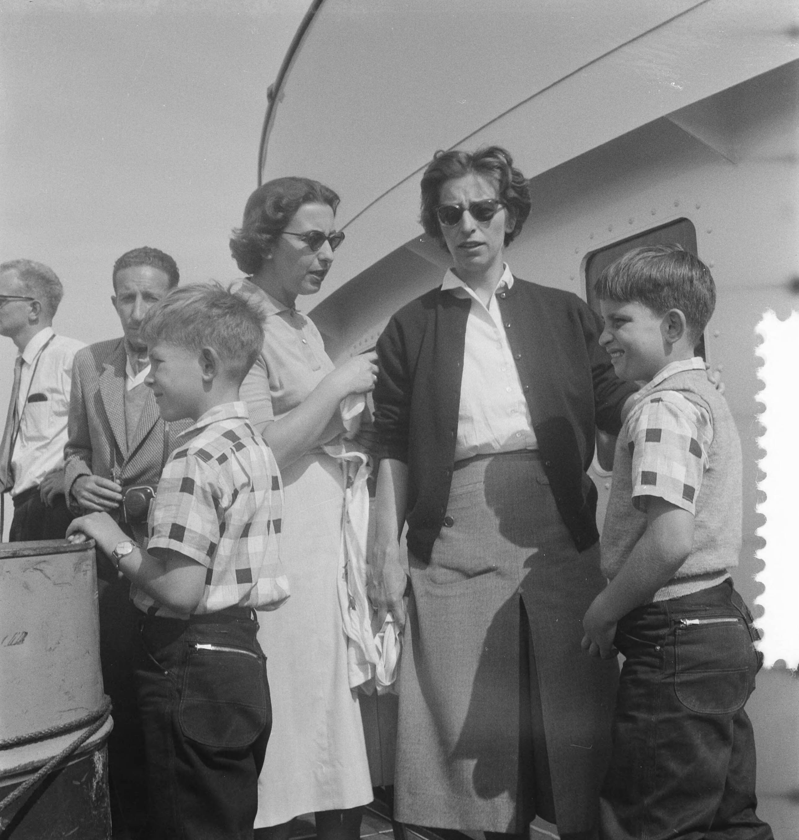 Fotocollectie Anefo — Proefvaart en overdracht van de "Spolando" bij de Zaanlandse Scheepsbouw Maatschappij te Zaandam — Foto: Rossem, Wim van / Anefo. Licentie: Set B: Rechtenvrij / Publiek Domein. Bron: Nationaal Archief. http://hdl.handle.net/10648/a980cef4-d0b4-102d-bcf8-003048976d84