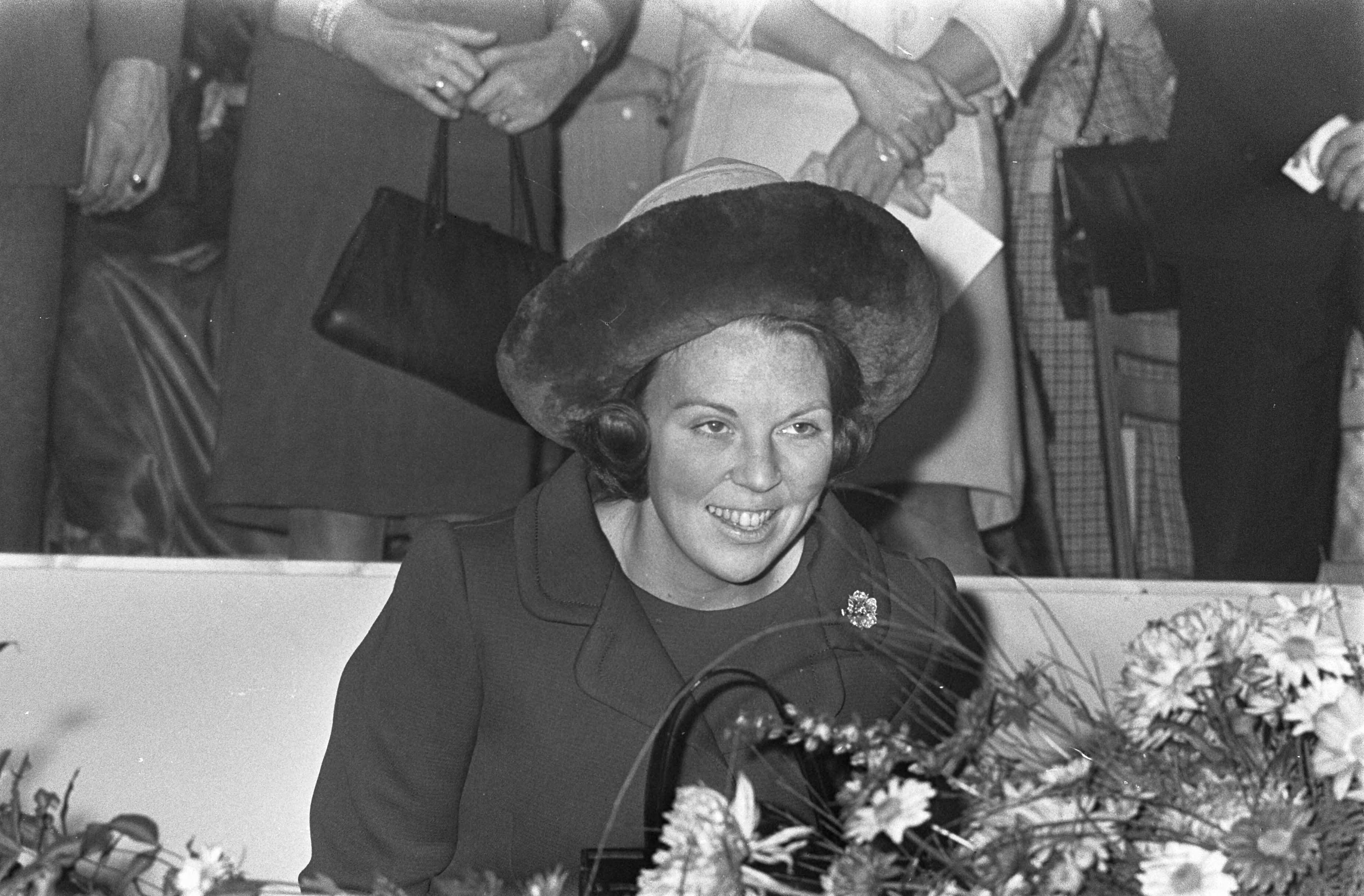 Fotocollectie Anefo — Prinses Beatrix in Zuidlaren, bij Internationaal Concour Hippique — Foto: Kroon, Ron / Anefo. Licentie: Set B: Rechtenvrij / Publiek Domein. Bron: Nationaal Archief. http://hdl.handle.net/10648/ab30248e-d0b4-102d-bcf8-003048976d84