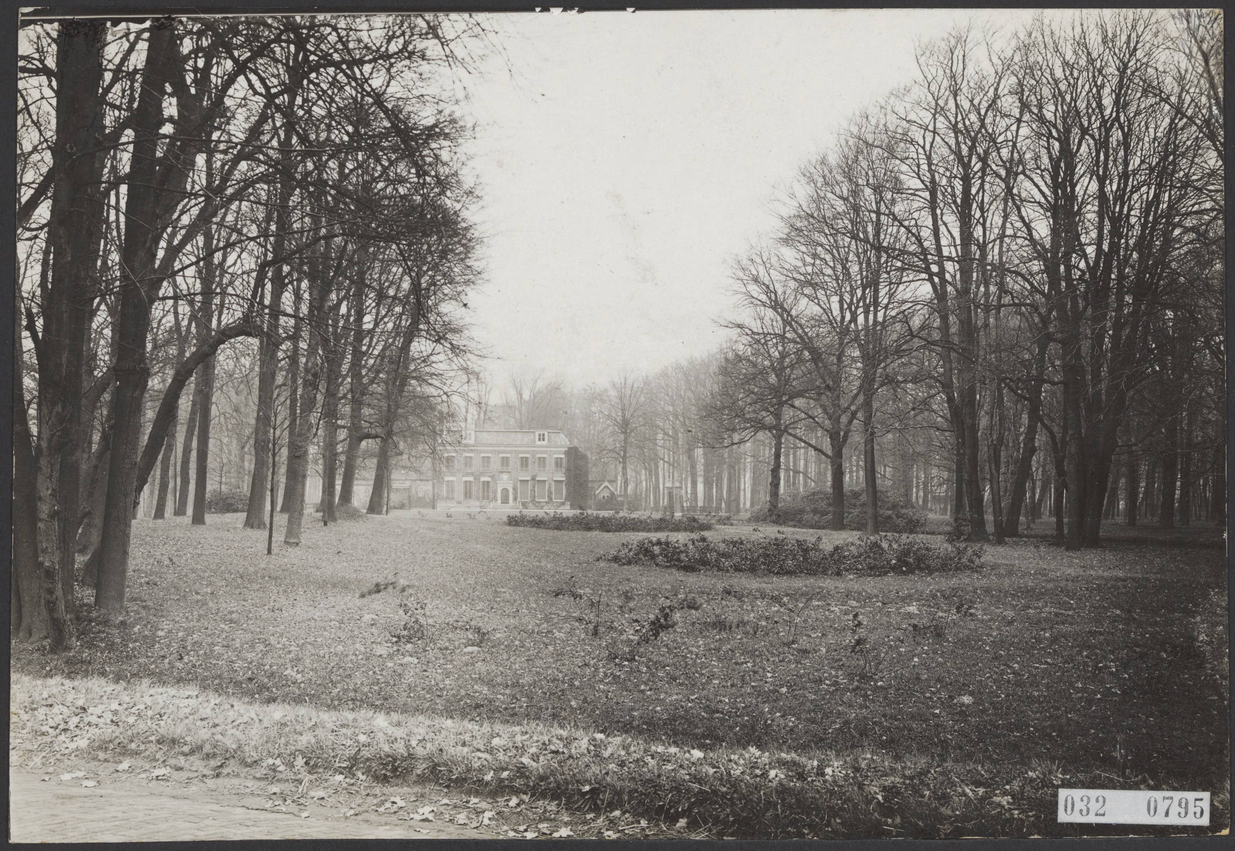 Fotocollectie Elsevier Binnenland — Landgoed (buitenplaats) Overvoorde met villa — Foto: Tol, Petrus van. Licentie: Set B: Rechtenvrij / Publiek Domein. Bron: Nationaal Archief. http://hdl.handle.net/10648/ade4db70-d0b4-102d-bcf8-003048976d84