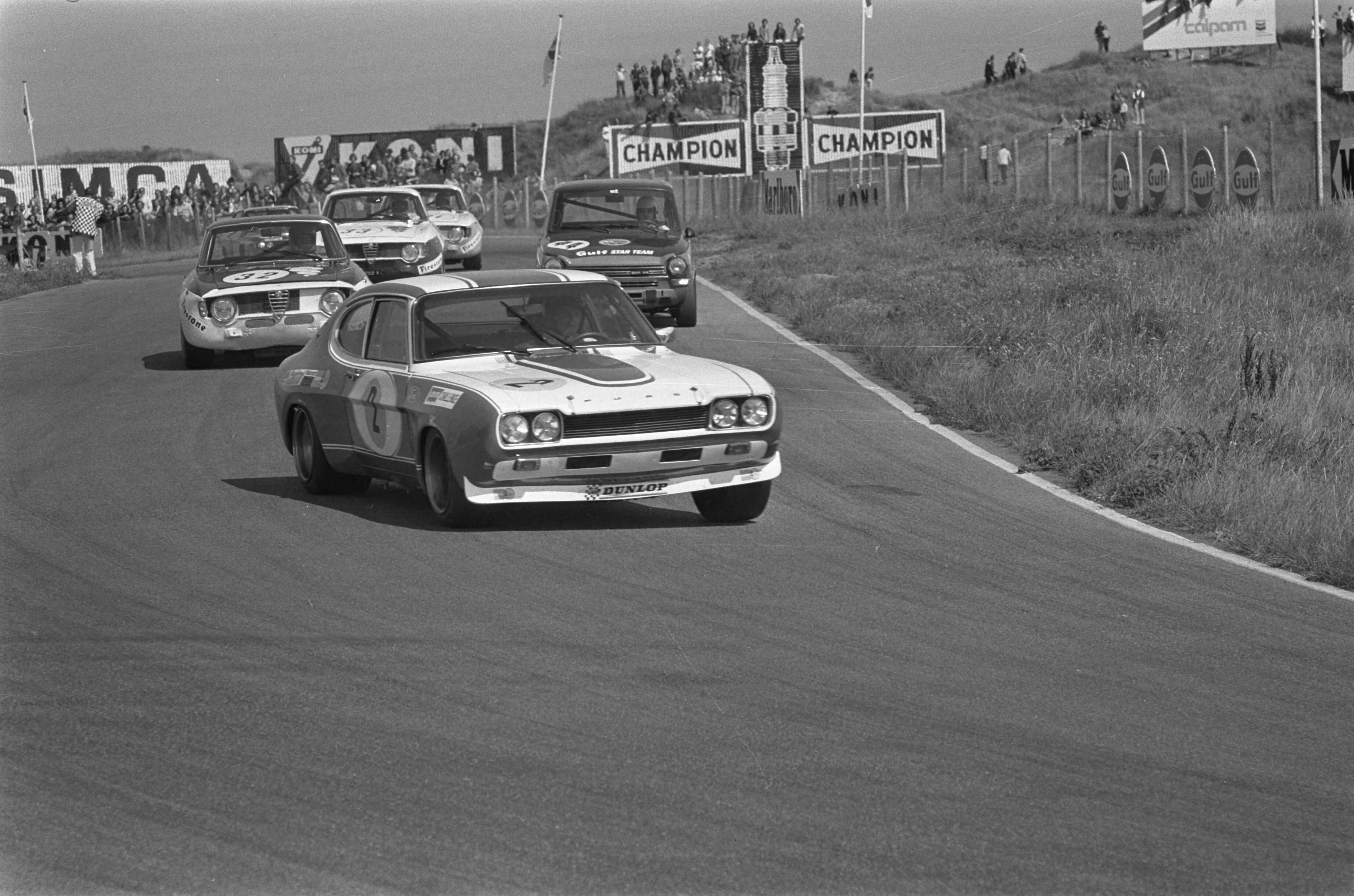 Fotocollectie Anefo — Levis Challenge Cup race op circuit van Zandvoort (Europcup voor toerwagens), Capri van Mass en Larousse in aktie — Foto: Croes, Rob C. / Anefo. Licentie: Set B: Rechtenvrij / Publiek Domein. Bron: Nationaal Archief. http://hdl.handle.net/10648/abf2ddf8-d0b4-102d-bcf8-003048976d84