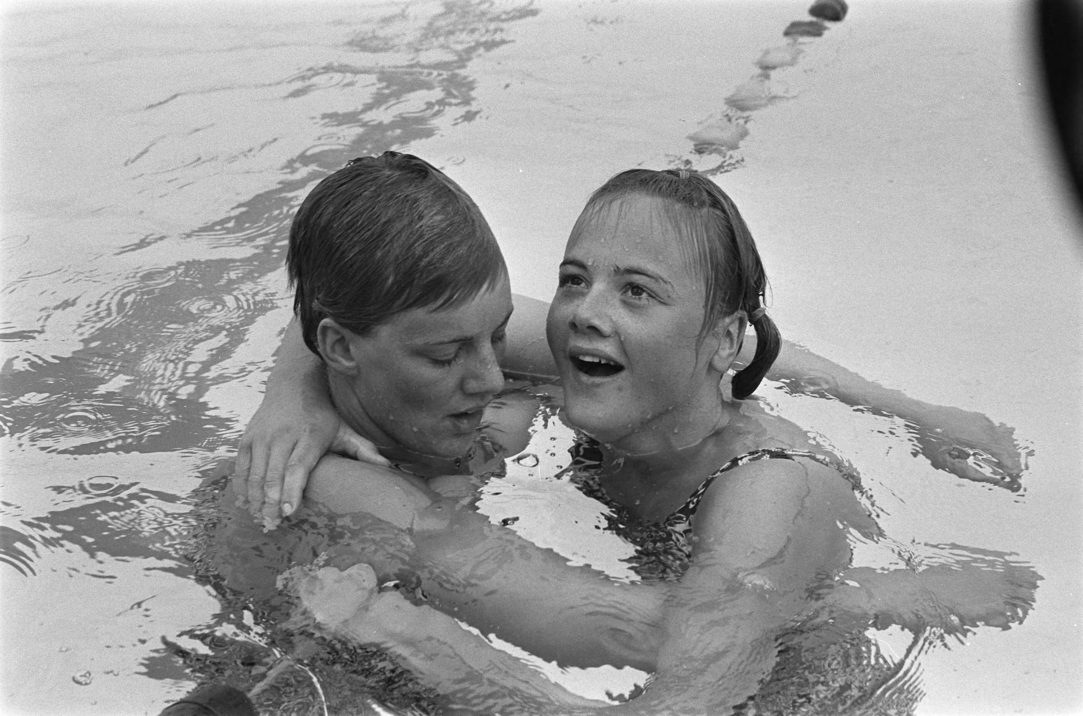Fotocollectie Anefo — Nationale zwemkampioenschappen zwemmen, Leeuwarden — Foto: Verhoeff, Bert / Anefo. Licentie: Set B: Rechtenvrij / Publiek Domein. Bron: Nationaal Archief. http://hdl.handle.net/10648/ab9d57f2-d0b4-102d-bcf8-003048976d84