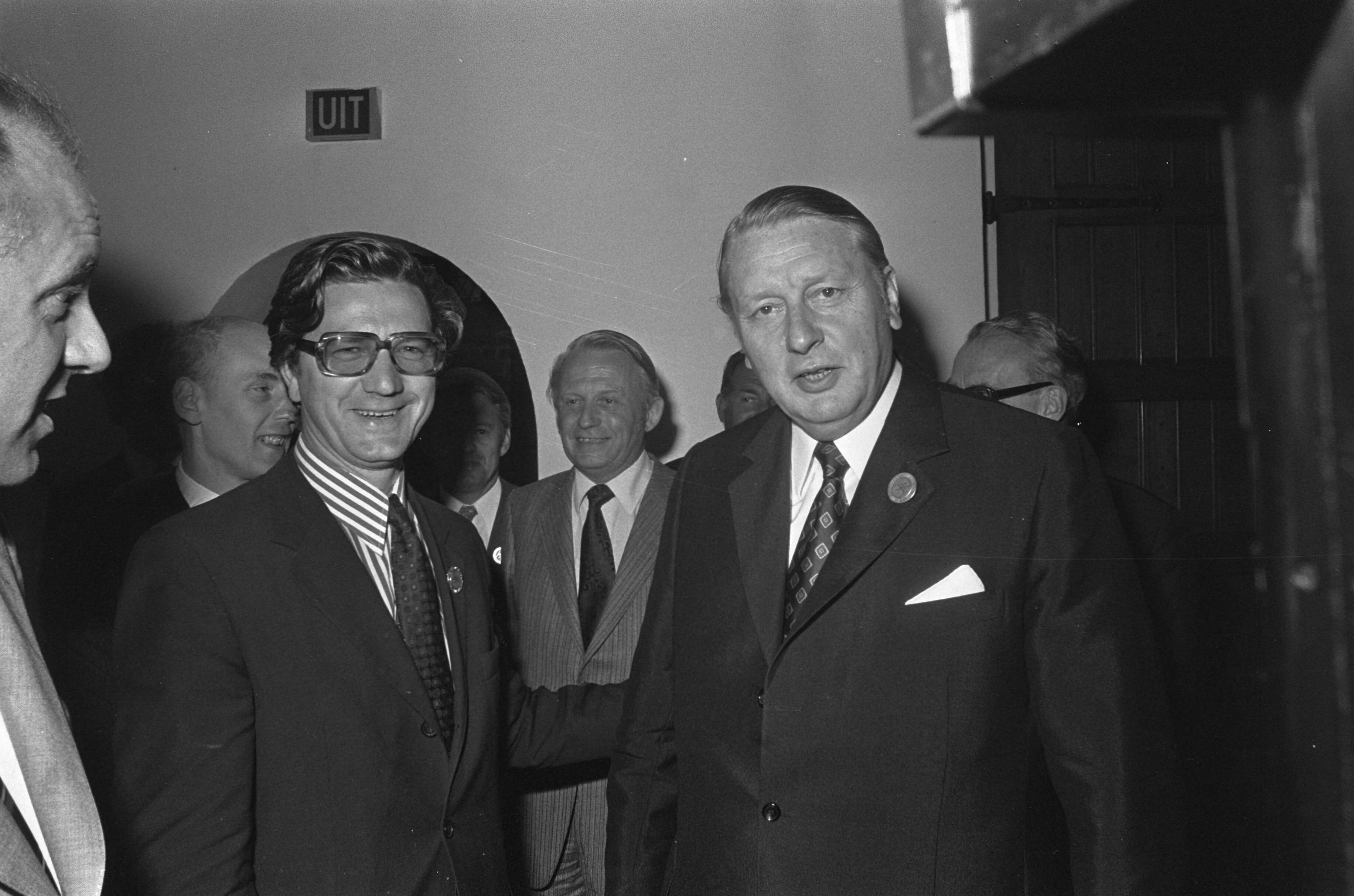 Fotocollectie Anefo — Conferentie Europese ministers van Verkeer in Den Haag , Minister Westerterp (links) en Westduitse collega Minister L. Lauritzen — Foto: Mieremet, Rob / Anefo. Licentie: Set B: Rechtenvrij / Publiek Domein. Bron: Nationaal Archief. http://hdl.handle.net/10648/ac2f1796-d0b4-102d-bcf8-003048976d84