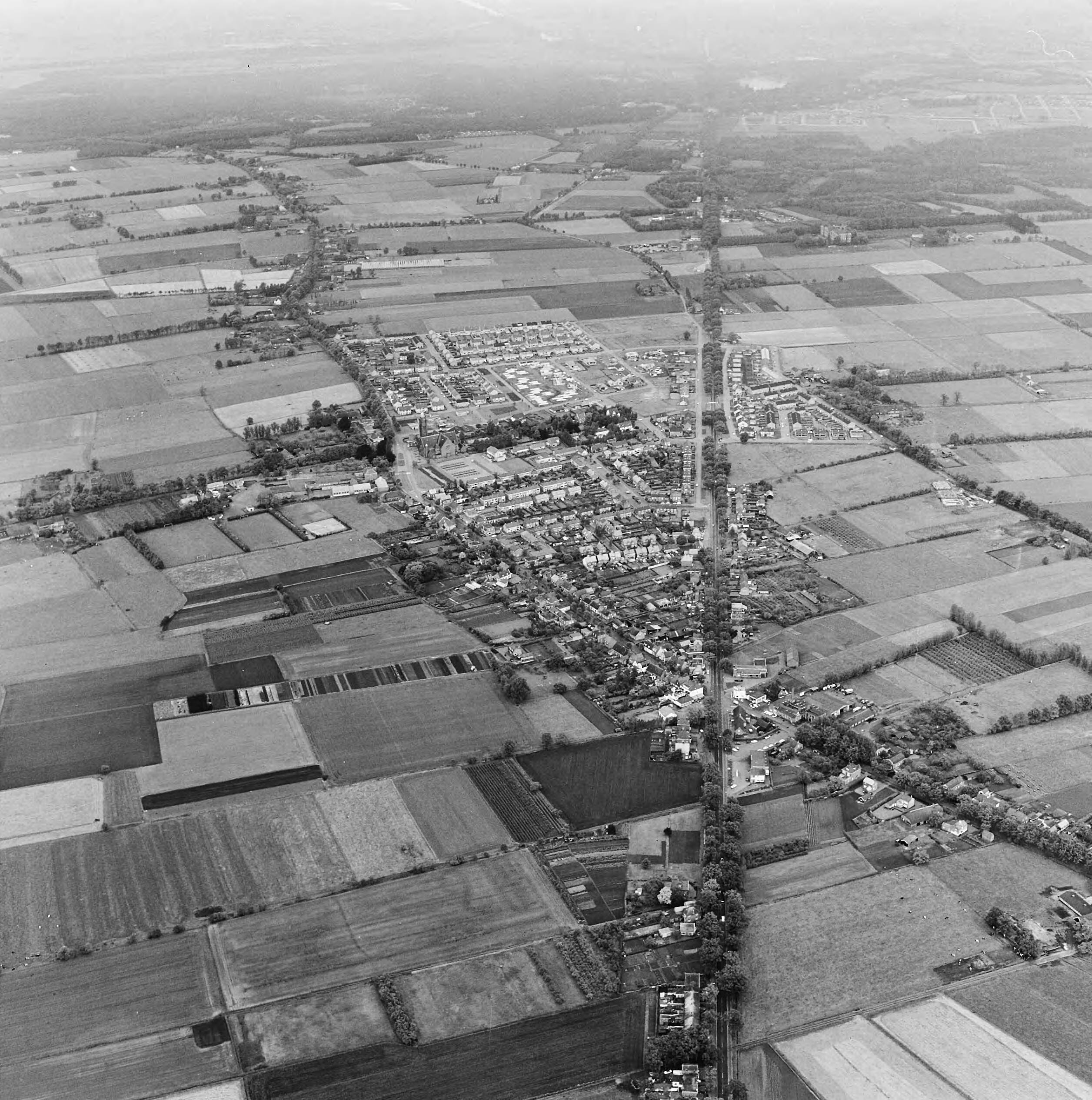 Fotocollectie Nederlandse Heidemaatschappij — Luchtopname. Teteringen — Foto: Fotograaf Onbekend / Heidemij. Licentie: Set B: Rechtenvrij / Publiek Domein. Bron: Nationaal Archief. http://hdl.handle.net/10648/ae5016c4-d0b4-102d-bcf8-003048976d84