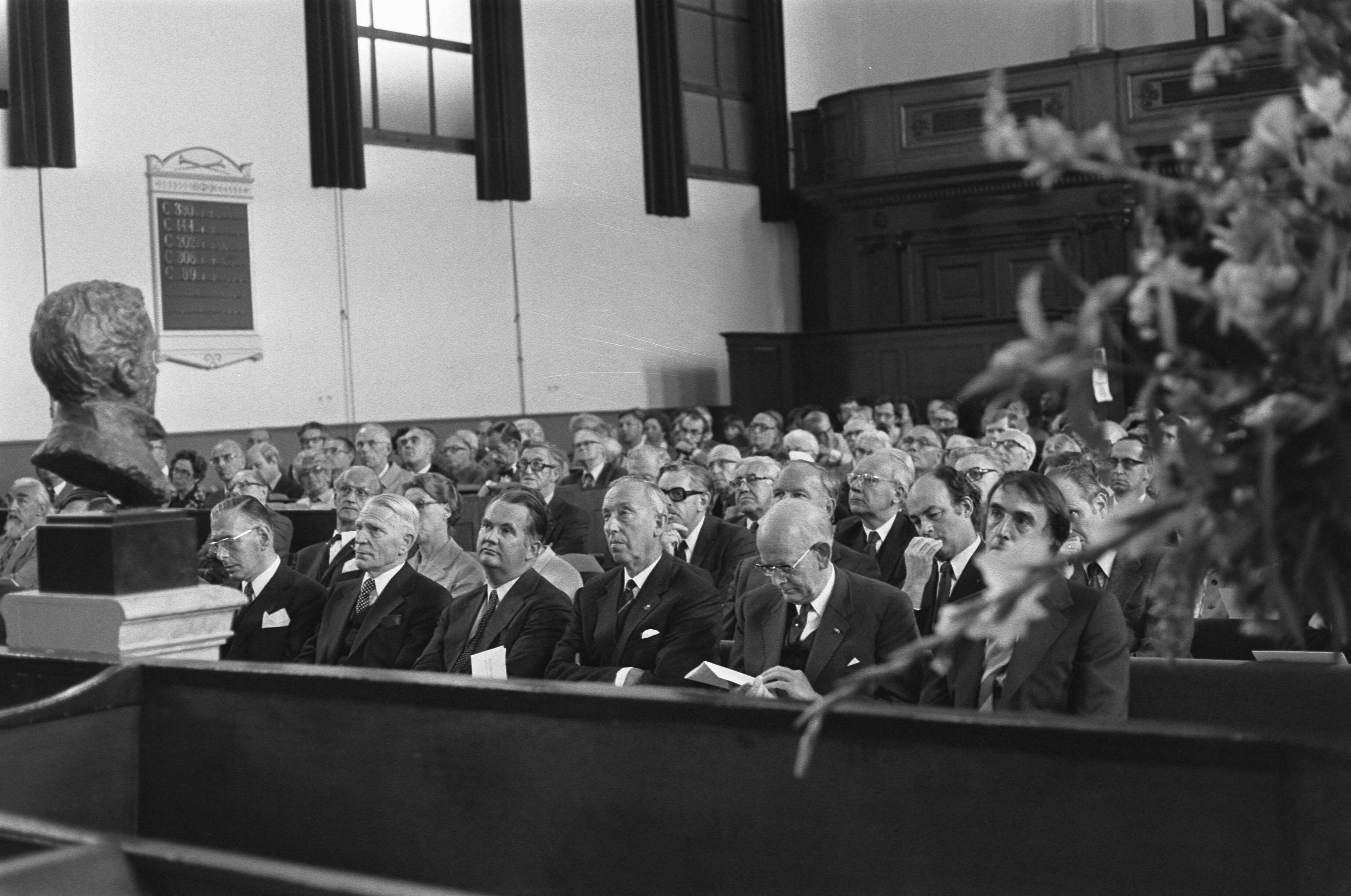 Fotocollectie Anefo — Groen van Prinsteren herdenking in Den Haag , opdracht Nederlandse Gedachten — Foto: Mieremet, Rob / Anefo. Licentie: Set B: Rechtenvrij / Publiek Domein. Bron: Nationaal Archief. http://hdl.handle.net/10648/ac84252e-d0b4-102d-bcf8-003048976d84
