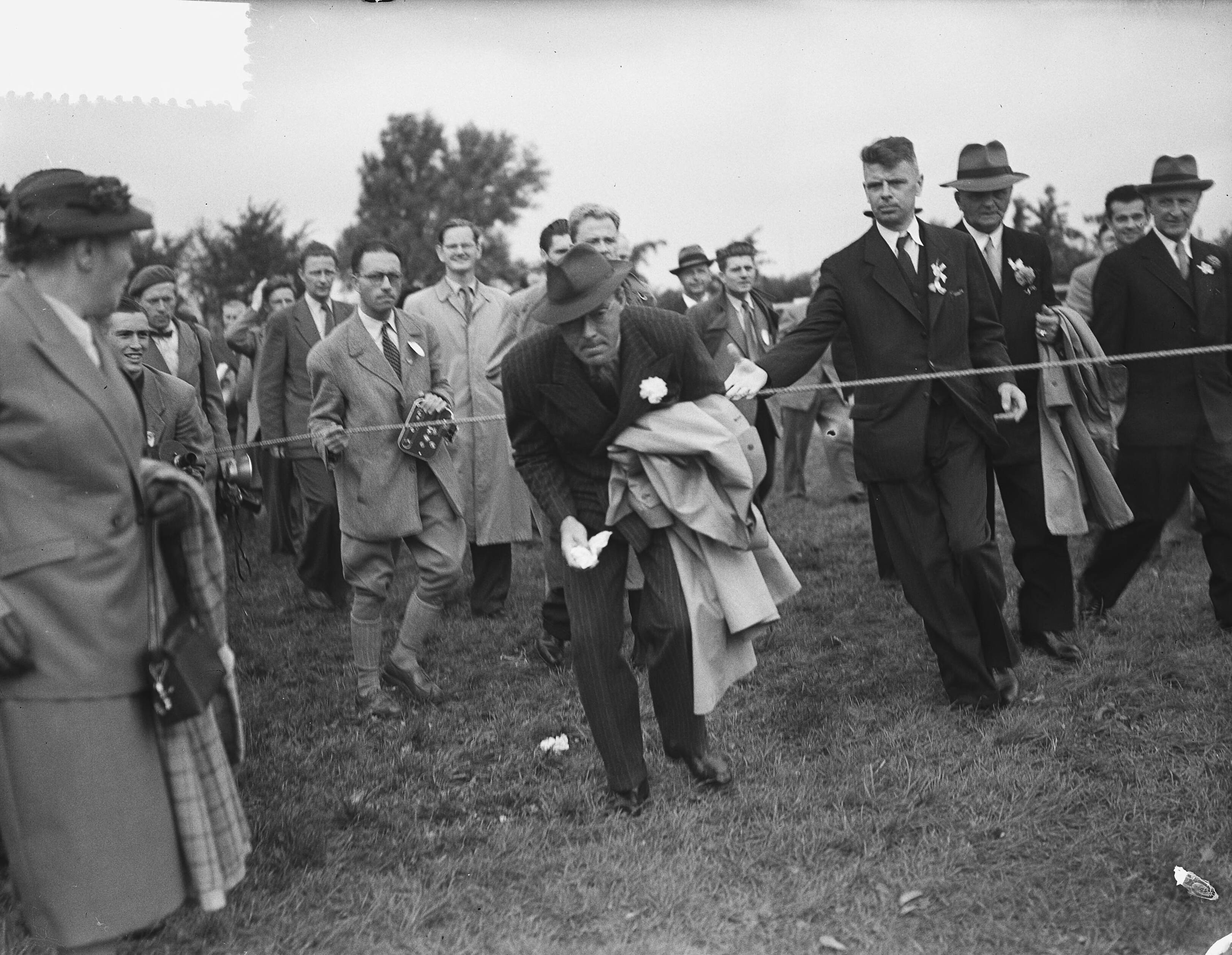 Fotocollectie Anefo — Jubileum 75 jaar keuring Fries Rundvee Stamboek te Leeuwarden, Prins Bernhard was aanwezig — Foto: Bilsen, Joop van / Anefo. Licentie: Set B: Rechtenvrij / Publiek Domein. Bron: Nationaal Archief. http://hdl.handle.net/10648/a9292e38-d0b4-102d-bcf8-003048976d84