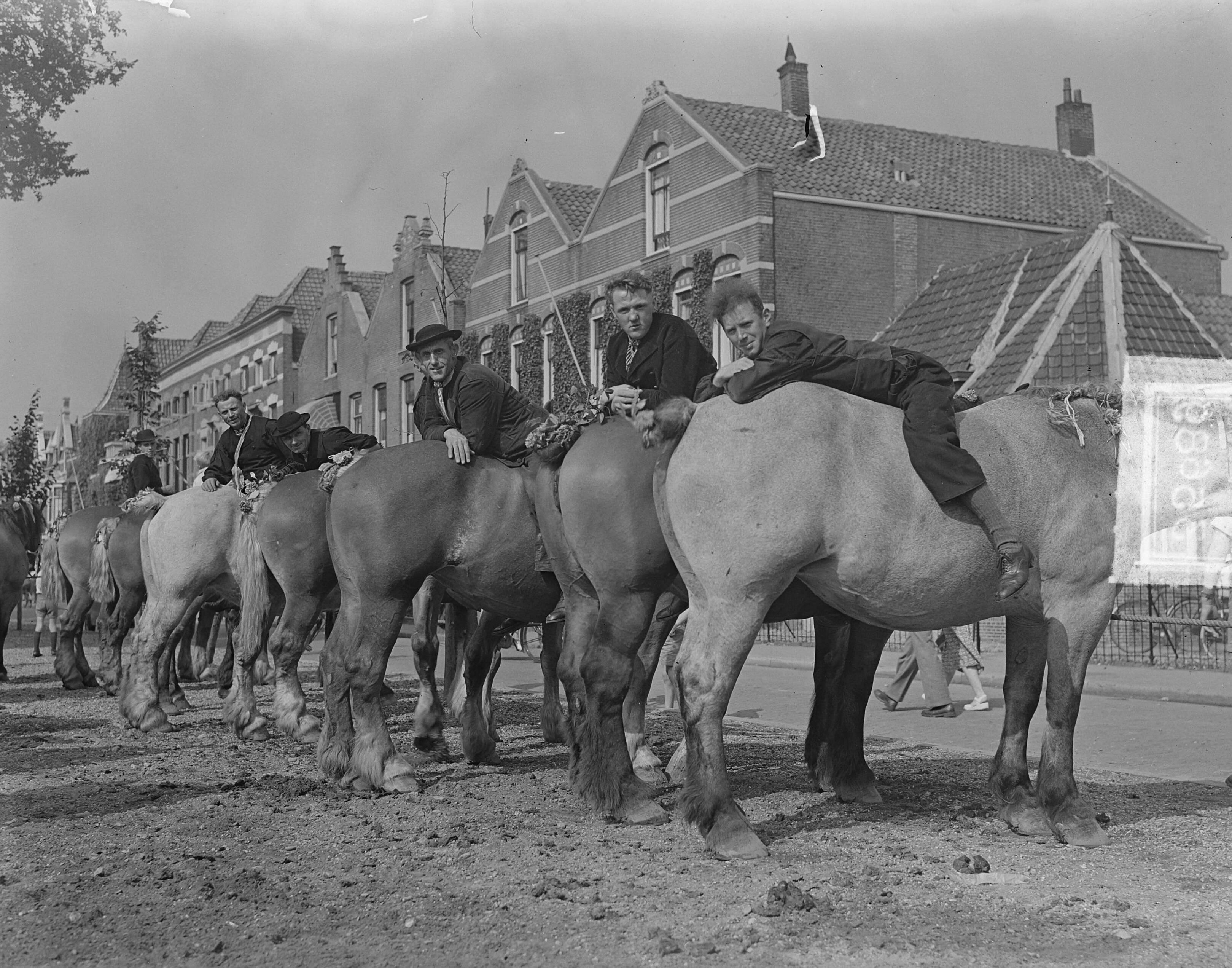 Fotocollectie Anefo — Ringsteken Middelburg — Foto: Noske, J.D. / Anefo. Licentie: Set B: Rechtenvrij / Publiek Domein. Bron: Nationaal Archief. http://hdl.handle.net/10648/a8cd1dfa-d0b4-102d-bcf8-003048976d84