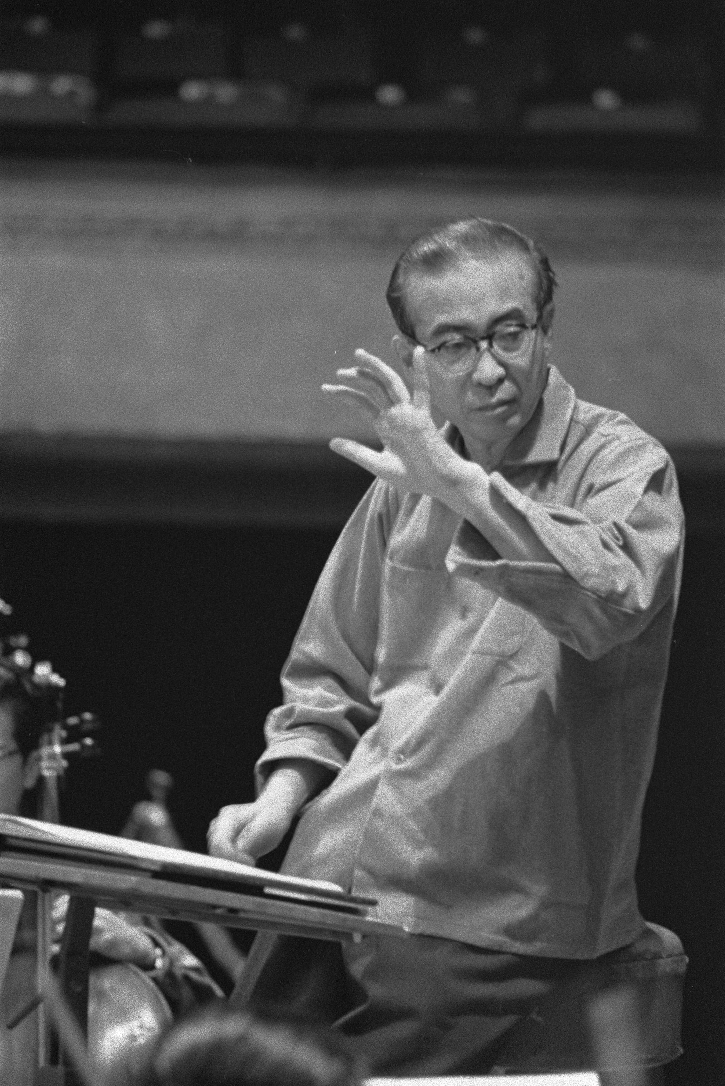 Fotocollectie Anefo — Repetitie Tokyo's Philharmonisch Orkest te Den Haag, dirigent Hidemaro Konoye tijdens de repetitie — Foto: Pot, Harry / Anefo. Licentie: Set B: Rechtenvrij / Publiek Domein. Bron: Nationaal Archief. http://hdl.handle.net/10648/a9bdb440-d0b4-102d-bcf8-003048976d84