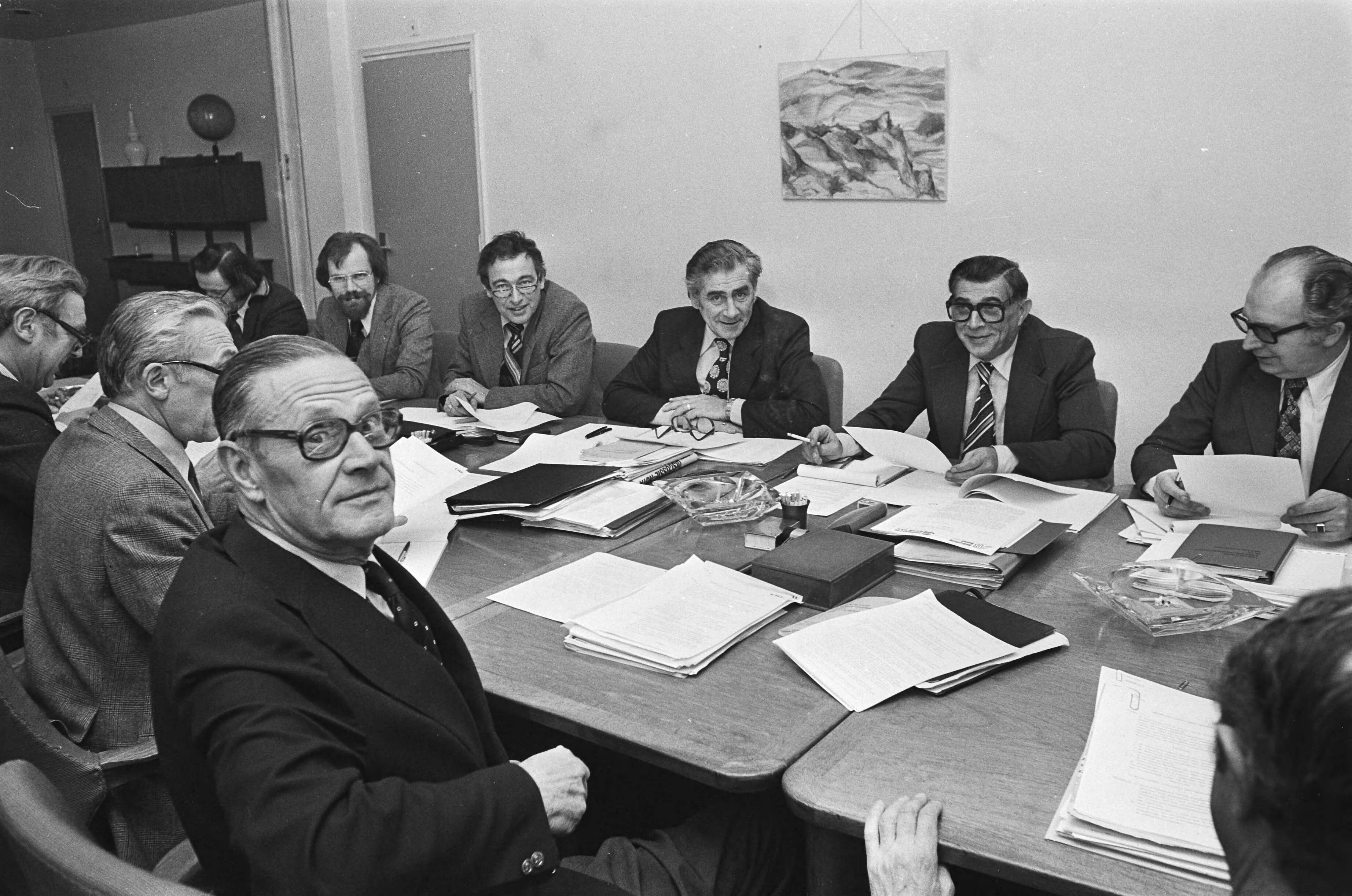 Fotocollectie Anefo — Hervatting van het overleg over de metaal-CAO in Den Haag met Wim Wamsteeker (voorzitter FNV) en FME-werkgeversvoorzitter Prins. — Foto: Peters, Hans / Anefo. Licentie: Set B: Rechtenvrij / Publiek Domein. Bron: Nationaal Archief. http://hdl.handle.net/10648/acaa600e-d0b4-102d-bcf8-003048976d84