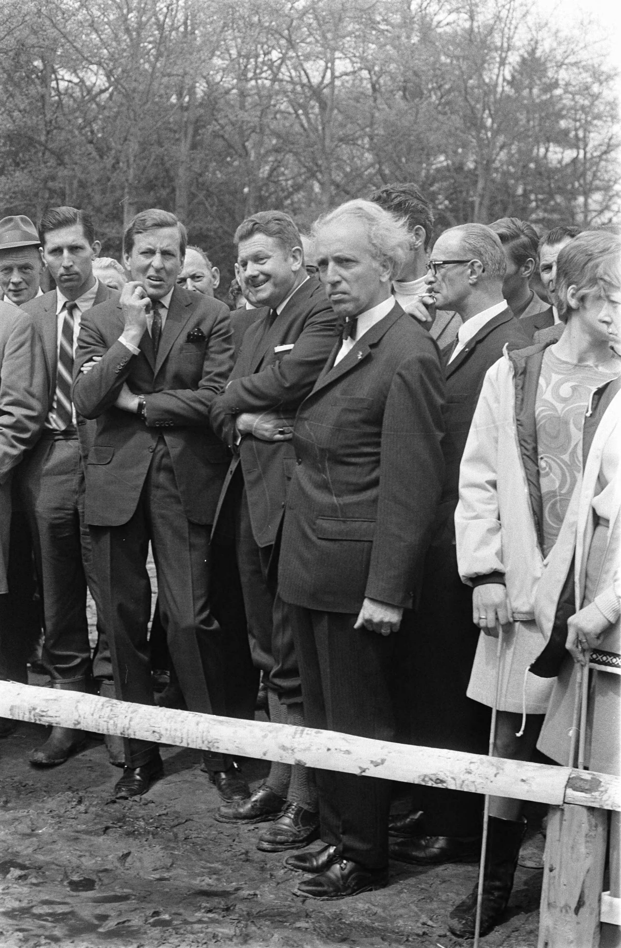Fotocollectie Anefo — HKH Prins Claus opent de 22e "Werktuigendagen" te Liempde Prins Claus tijdens rondgang — Foto: Mieremet, Rob / Anefo. Licentie: Set B: Rechtenvrij / Publiek Domein. Bron: Nationaal Archief. http://hdl.handle.net/10648/ab683626-d0b4-102d-bcf8-003048976d84