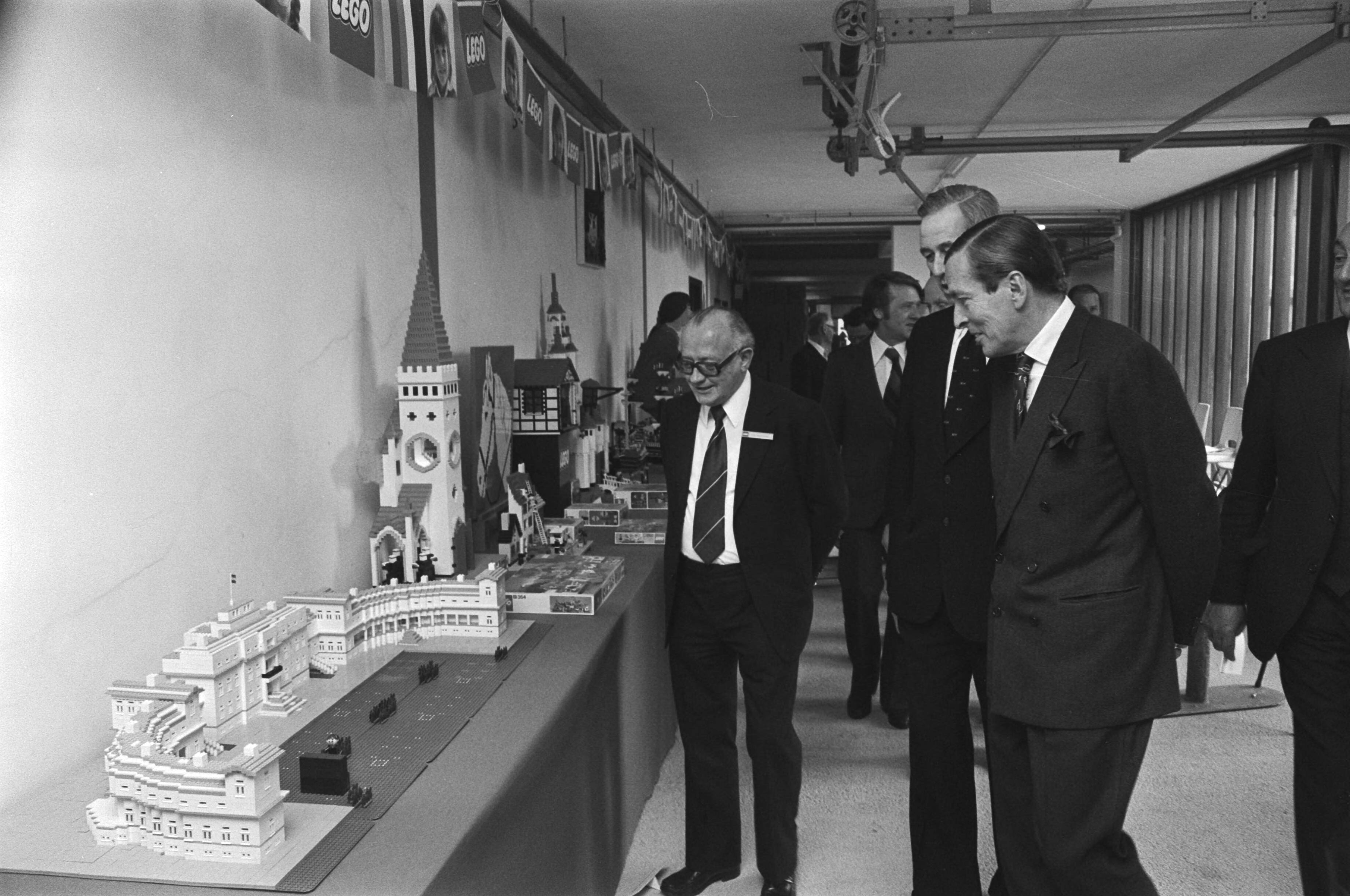 Fotocollectie Anefo — Prins Claus opent Lego Nederland in Grootegast te Groningen — Foto: Bogaerts, Rob / Anefo. Licentie: Set B: Rechtenvrij / Publiek Domein. Bron: Nationaal Archief. http://hdl.handle.net/10648/ac7f88b6-d0b4-102d-bcf8-003048976d84