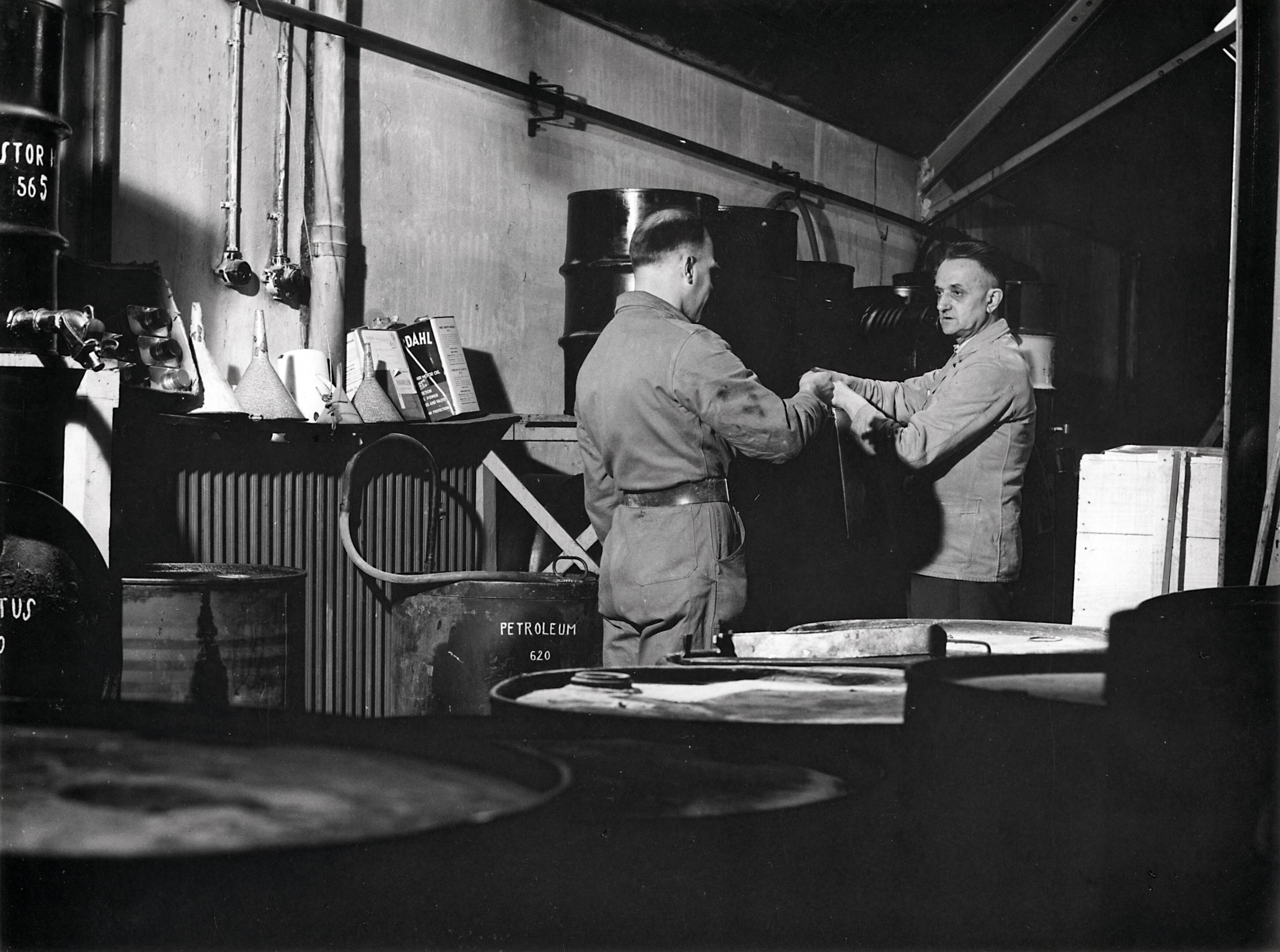Collectie nader te bepalen — [Serie Bedrijfsvoering Spaarnestad] [magazijn] — Foto: Fotograaf Onbekend / Fotobureau onbekend / Spaarnestad Photo (05887). Licentie: Set B: Rechtenvrij / Publiek Domein. Bron: Nationaal Archief. http://hdl.handle.net/10648/35429da6-42b9-a382-e063-6df0900a6686