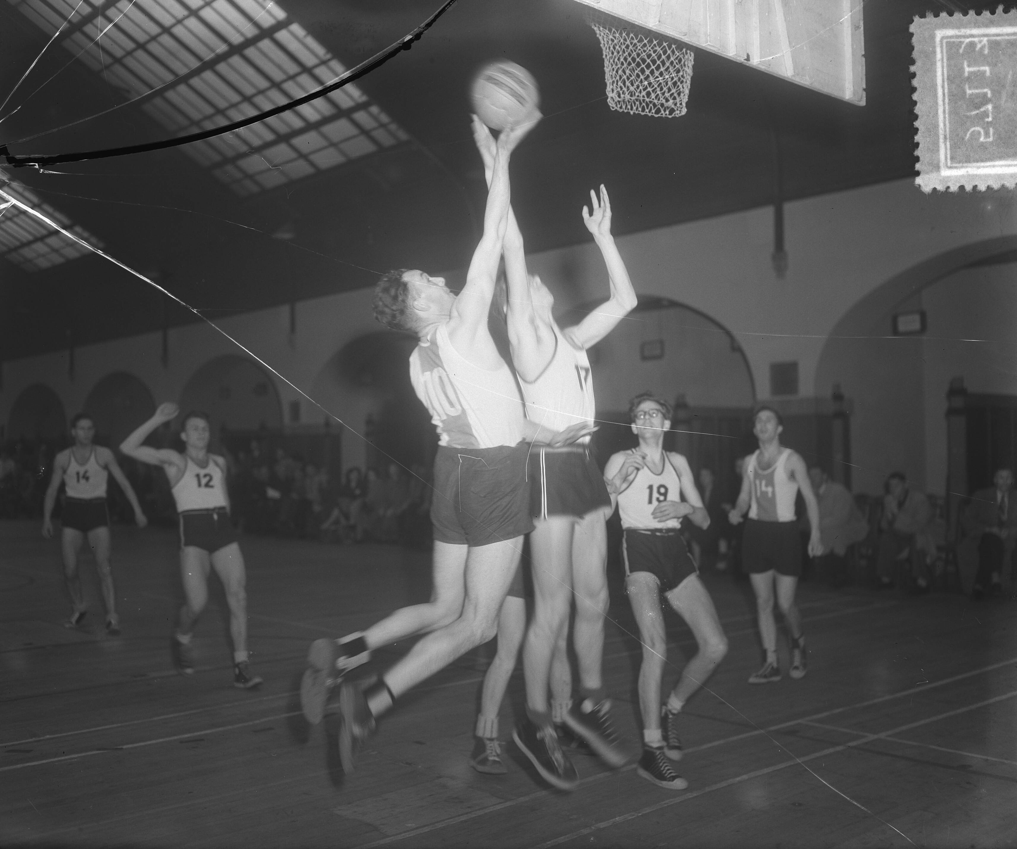 Fotocollectie Anefo — Basketbalkampioenschappen Haarlem. DED Amsterdam tegen Oosterkwartier Haarlem. Heren — Foto: Pot, Harry / Anefo. Licentie: Set B: Rechtenvrij / Publiek Domein. Bron: Nationaal Archief. http://hdl.handle.net/10648/a90bafca-d0b4-102d-bcf8-003048976d84