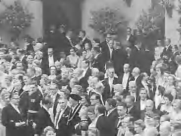 Staatsbezoek van koningin Elizabeth II aan Nederland — Staatsbezoek van koningin Elizabeth II. Ontvangst in Ridder- en Treveszaal in Den Haag — Foto: Pot, Harry / Anefo. Licentie: Set B: Rechtenvrij / Publiek Domein. Bron: Nationaal Archief. http://hdl.handle.net/10648/ad78a7ca-d0b4-102d-bcf8-003048976d84
