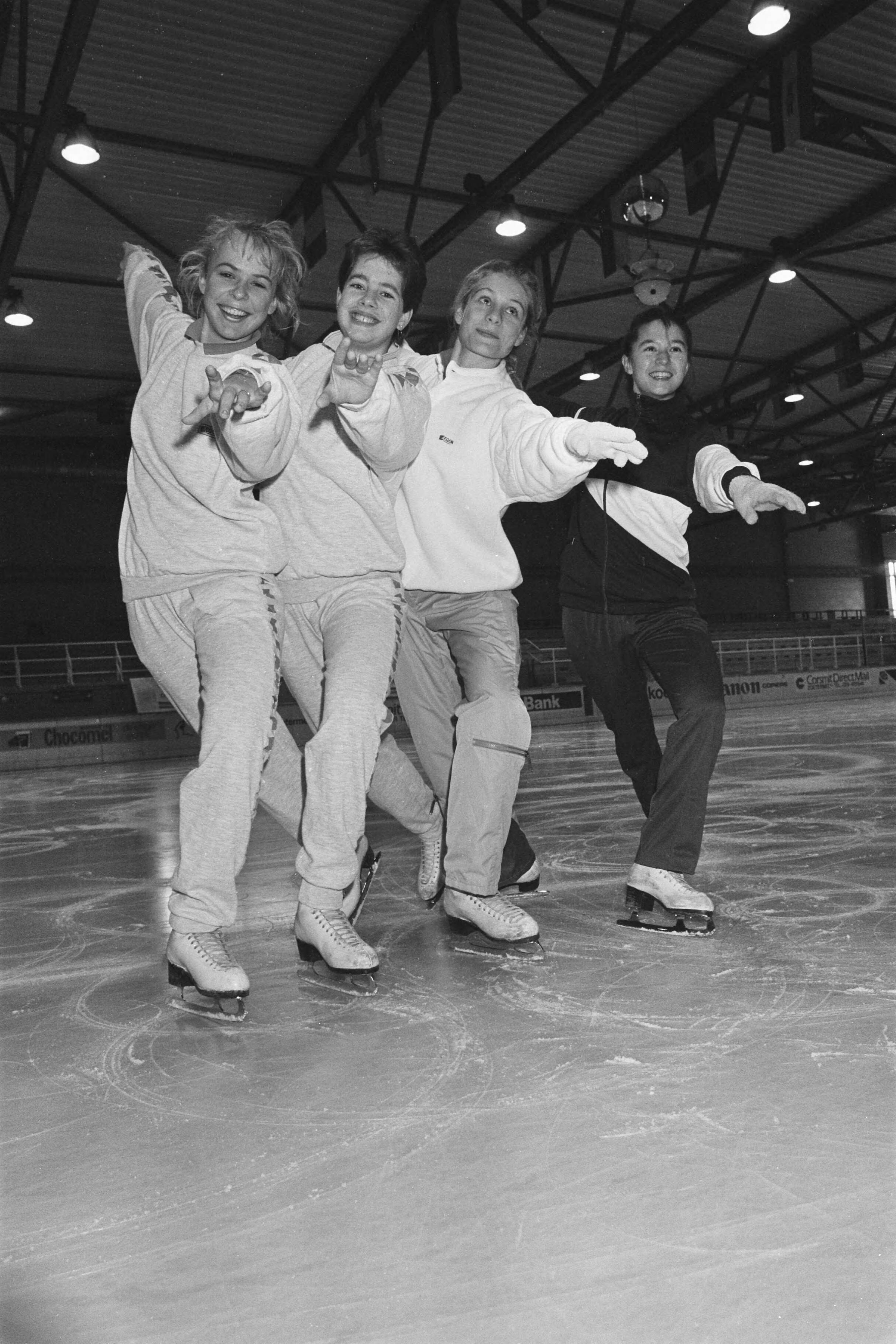 Fotocollectie Anefo — Zoetermeer, v.l.n.r. de kunstschaatsrijdsters Astrid Winkelman , Claudia Vincken , Jeltje Schulten en Li Cha Wany — Foto: Croes, Rob C. / Anefo. Licentie: Set B: Rechtenvrij / Publiek Domein. Bron: Nationaal Archief. http://hdl.handle.net/10648/ad5b47ca-d0b4-102d-bcf8-003048976d84