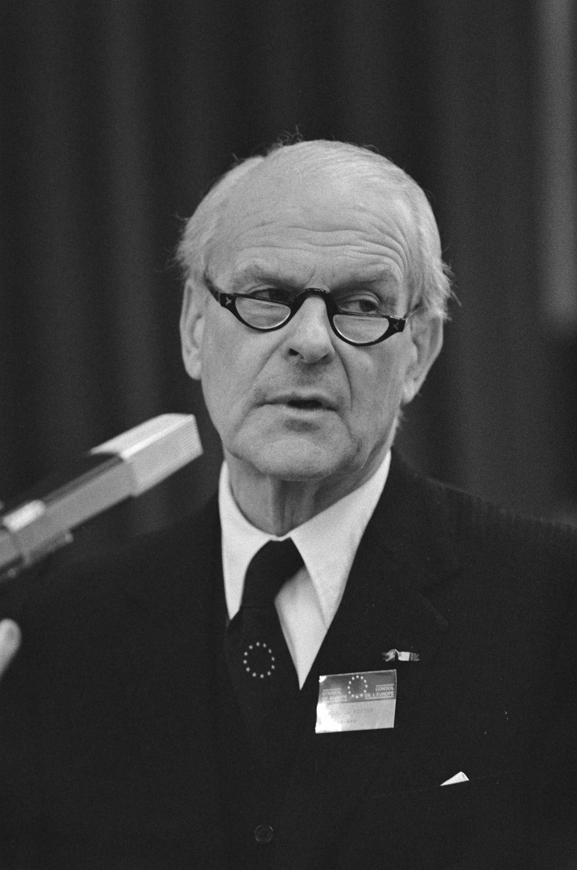 Fotocollectie Anefo — Raad van Europa hield in Den Haag 6e openbare hoorzitting met als onderwerp "Innovatie, mededinging en politieke besluitvorming" — Foto: Dijk, Hans van / Anefo. Licentie: Set B: Rechtenvrij / Publiek Domein. Bron: Nationaal Archief. http://hdl.handle.net/10648/acf7de88-d0b4-102d-bcf8-003048976d84