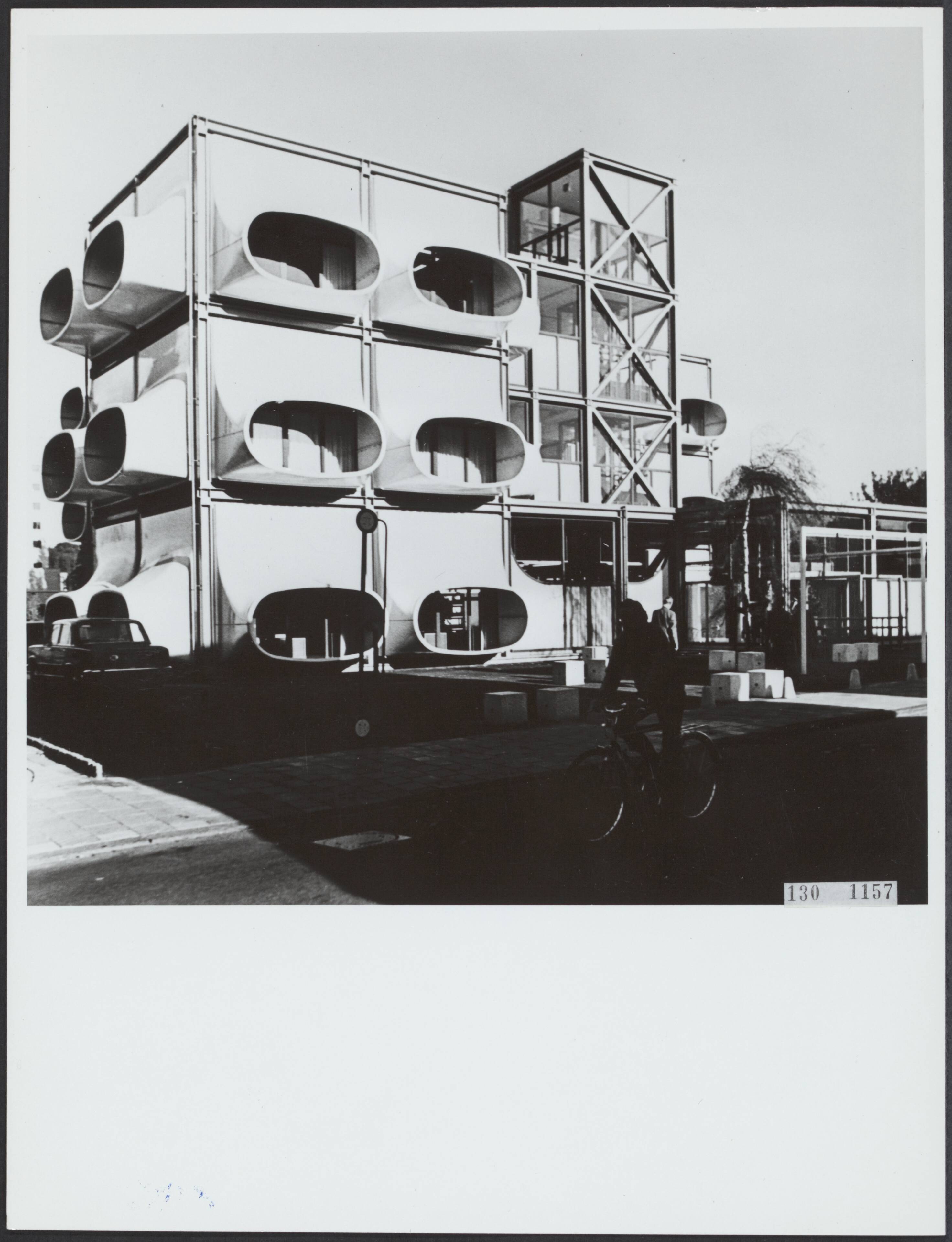Fotocollectie Rijksvoorlichtingsdienst Eigen — Gebouw Algemeen Ziekenfonds van de Mijnstreek. Architect Laurens Bisscheroux [1972] — Foto: Rijksvoorlichtingsdienst (RVD). Licentie: Set B: Rechtenvrij / Publiek Domein. Bron: Nationaal Archief. http://hdl.handle.net/10648/af4d31f6-d0b4-102d-bcf8-003048976d84