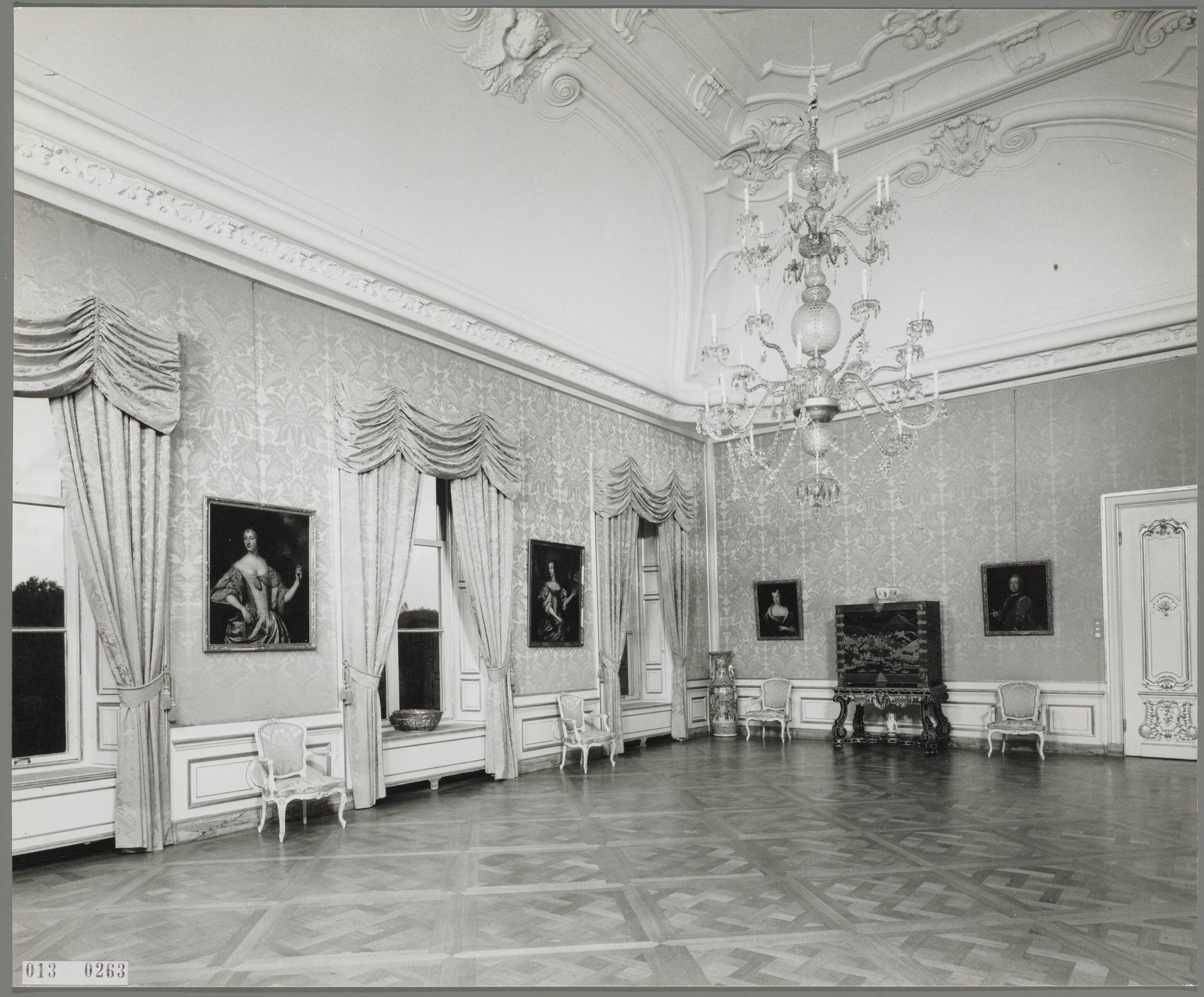 Paleis Huis ten Bosch te Den Haag — De balzaal — Foto: Hofmeester, Bart / RVD. Licentie: Set B: Rechtenvrij / Publiek Domein. Bron: Nationaal Archief. http://hdl.handle.net/10648/afa8801a-d0b4-102d-bcf8-003048976d84