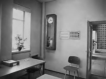 Fotocollectie Rijksvoorlichtingsdienst Eigen — Hoofdbureau van Politie te Den Haag — Foto: Fotobedrijf "Meijer" / RVD. Licentie: Set B: Rechtenvrij / Publiek Domein. Bron: Nationaal Archief. http://hdl.handle.net/10648/af7d43be-d0b4-102d-bcf8-003048976d84