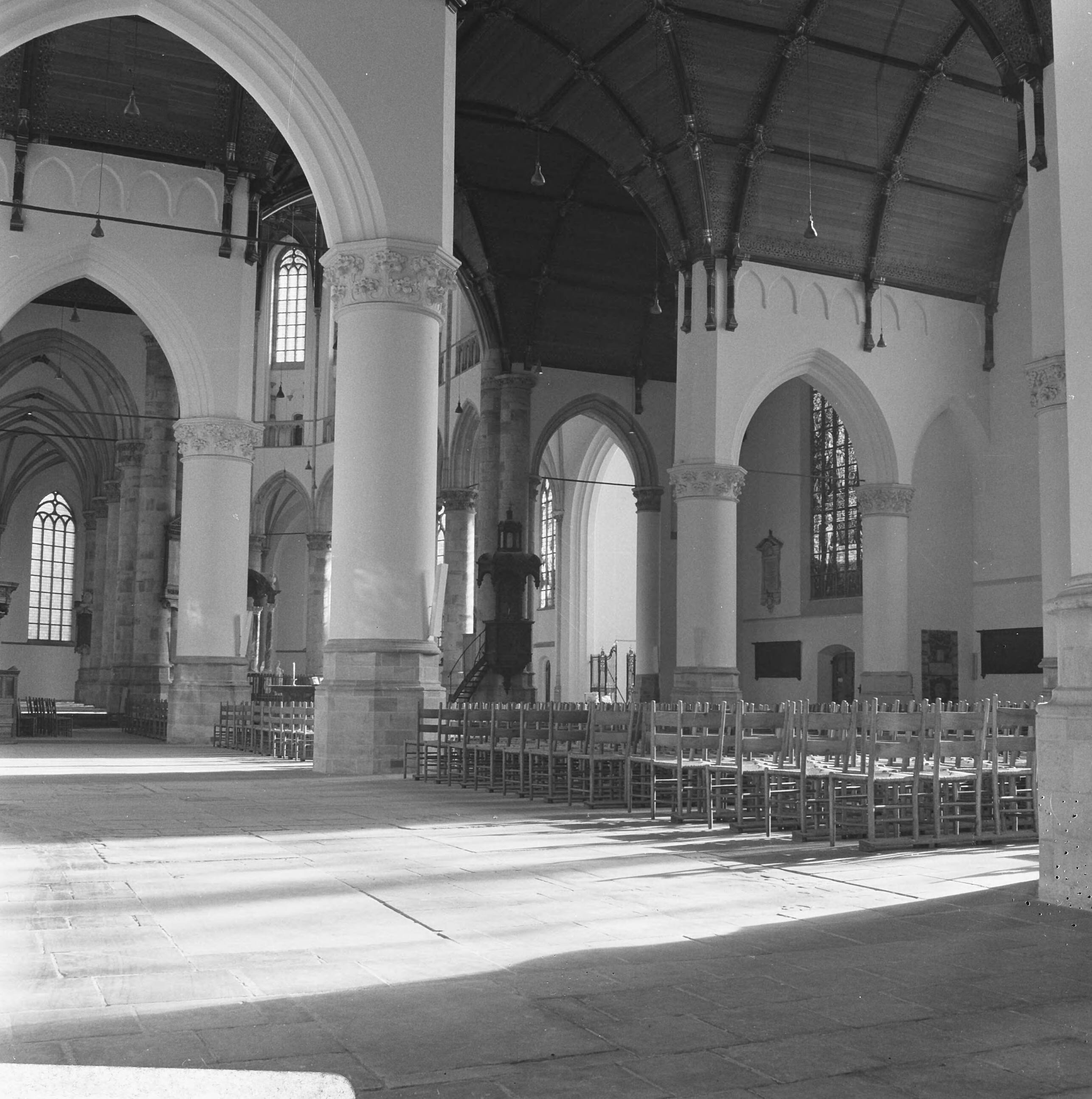 Restauratie van de Grote of St. Jacobskerk te Den Haag in verband met huwelijk van prinses Margriet met mr. Pieter van Vollenhoven — Den Haag|Zuid-Holland|restauraties |kerkgebouwen|Sint-Jacobuskerk — Foto: Voets, Jan / Anefo. Licentie: Set B: Rechtenvrij / Publiek Domein. Bron: Nationaal Archief. http://hdl.handle.net/10648/ab029f1e-d0b4-102d-bcf8-003048976d84
