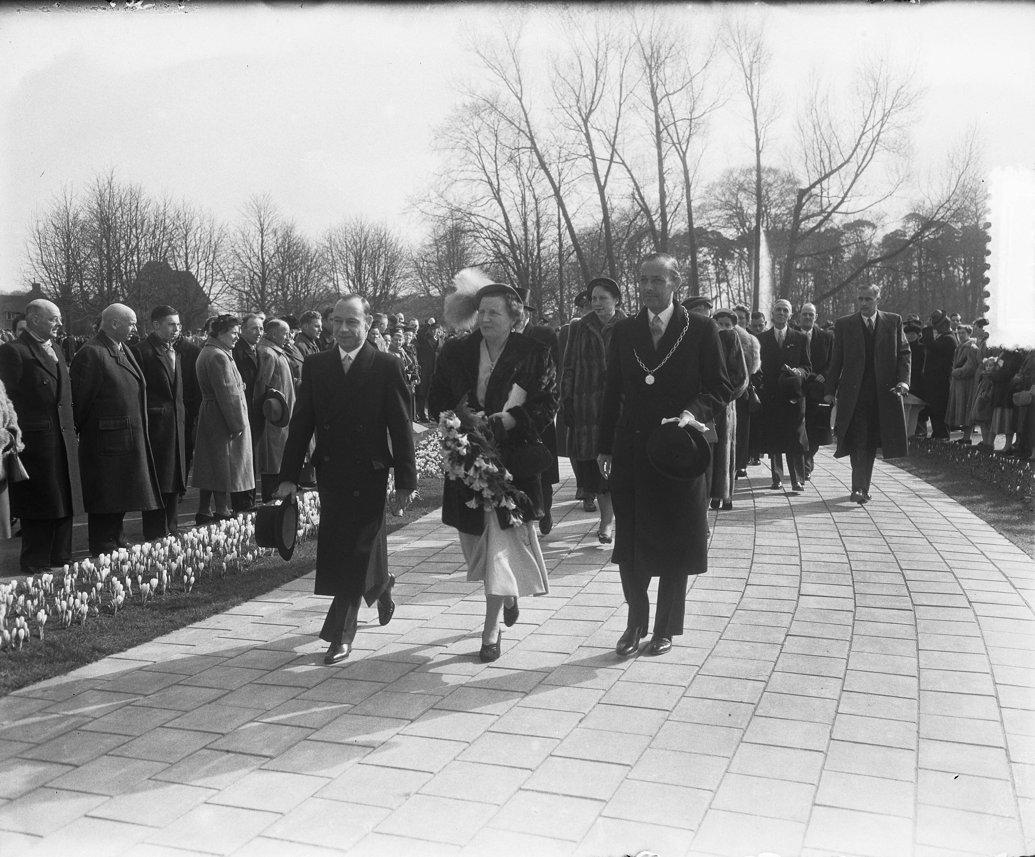 Fotocollectie Anefo — Koningin Juliana opent "Flora" te Heemstede — Foto: Pot, Harry / Anefo. Licentie: Set B: Rechtenvrij / Publiek Domein. Bron: Nationaal Archief. http://hdl.handle.net/10648/a9083214-d0b4-102d-bcf8-003048976d84