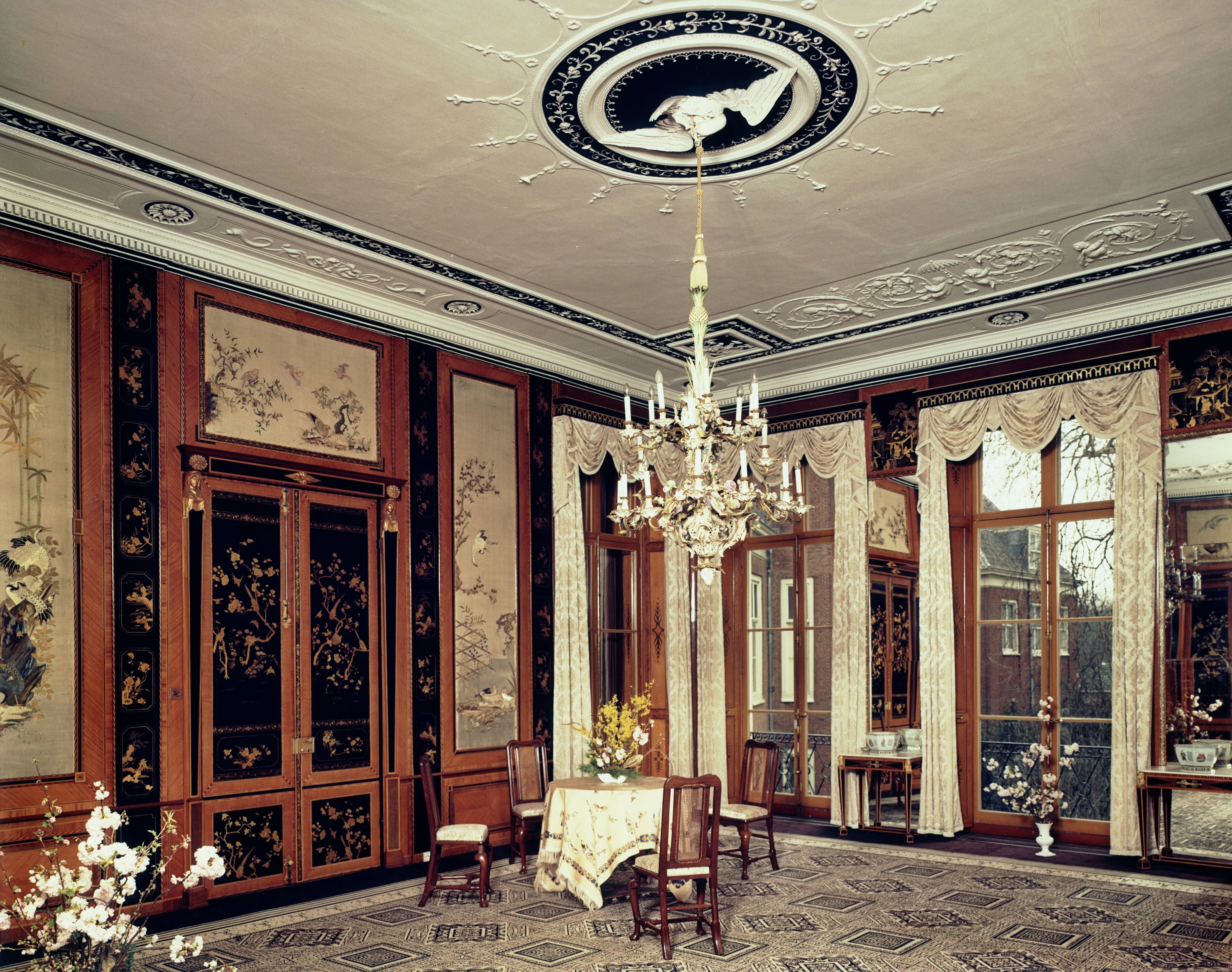 Paleis Huis ten Bosch te Den Haag — De Japanse zaal — Foto: Hofmeester, Bart / RVD. Licentie: Set B: Rechtenvrij / Publiek Domein. Bron: Nationaal Archief. http://hdl.handle.net/10648/afa8f356-d0b4-102d-bcf8-003048976d84