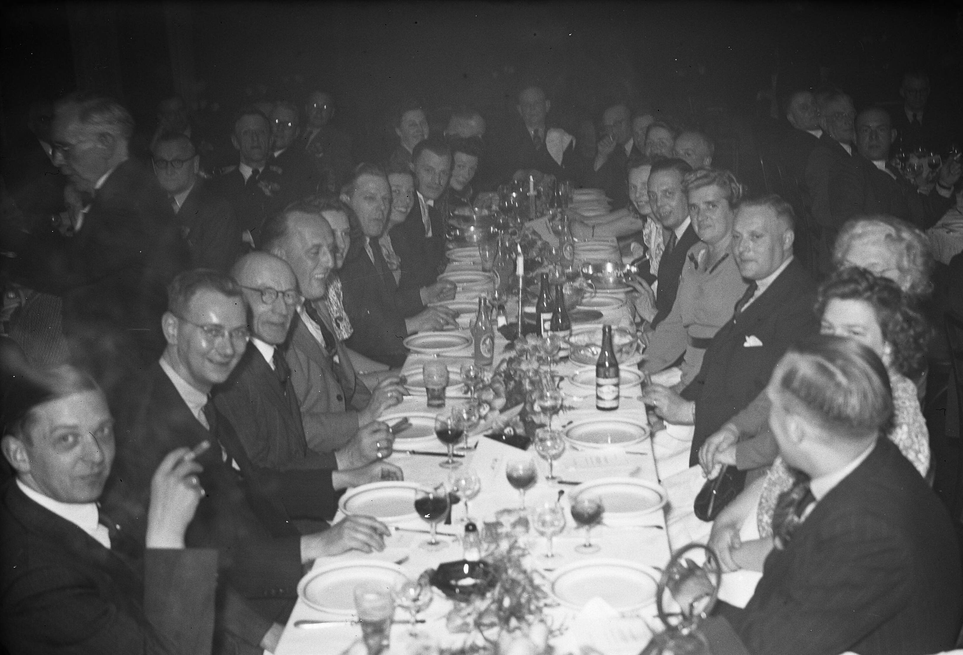 Fotocollectie Anefo — R.K. Winkeliersbond congres Haarlem — Foto: Oorschot, […] van / Anefo. Licentie: Set B: Rechtenvrij / Publiek Domein. Bron: Nationaal Archief. http://hdl.handle.net/10648/a8c7cd78-d0b4-102d-bcf8-003048976d84