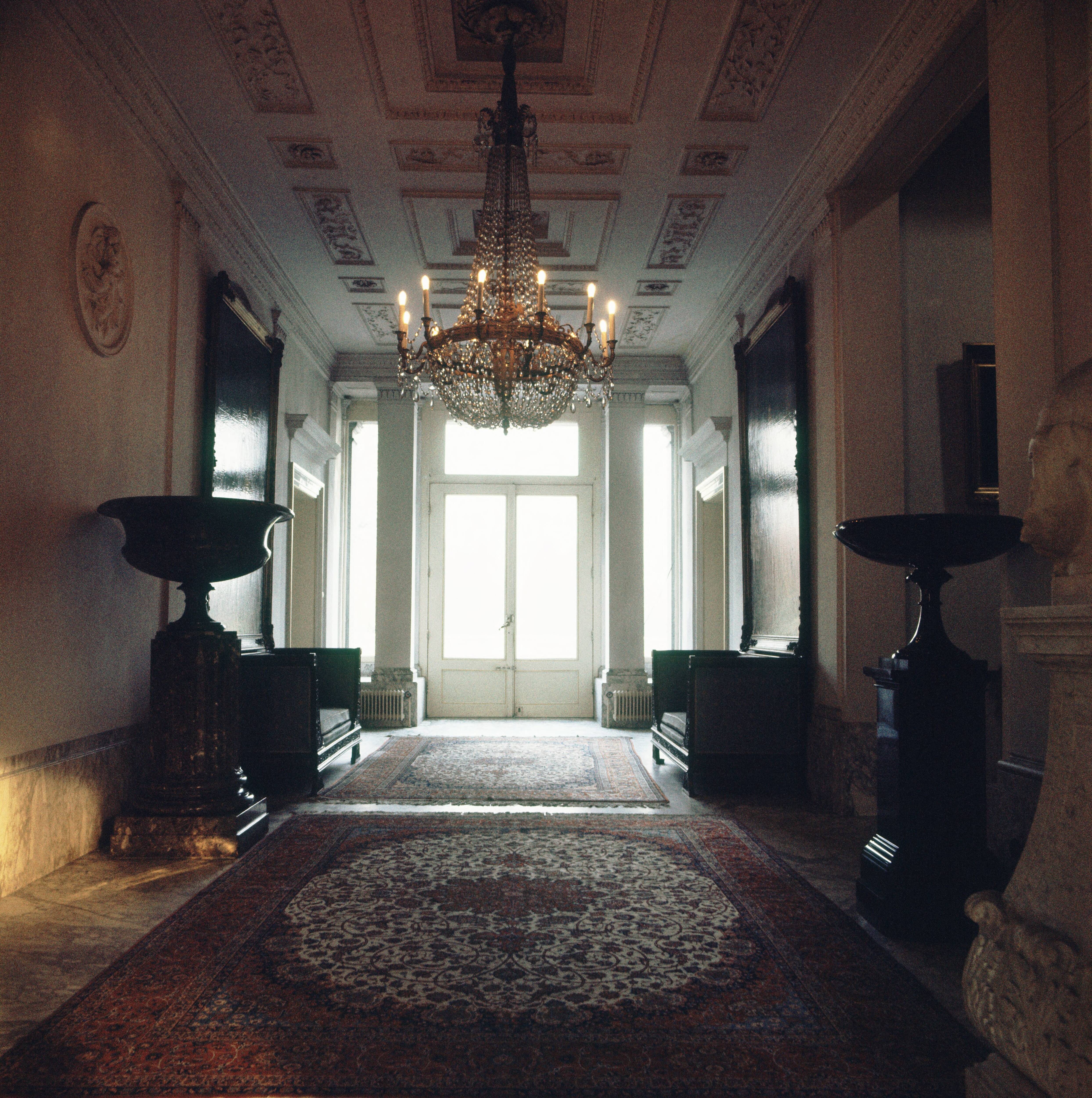 Paleis Soestdijk — Hal — Foto: Onbekend / RVD. Licentie: Set B: Rechtenvrij / Publiek Domein. Bron: Nationaal Archief. http://hdl.handle.net/10648/afa83af6-d0b4-102d-bcf8-003048976d84
