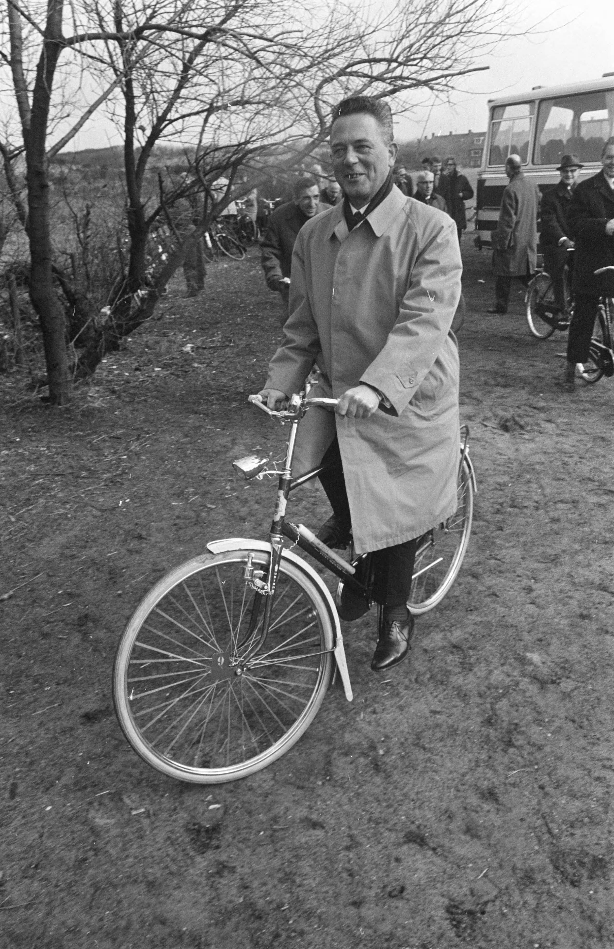 Fotocollectie Anefo — Burgemeester V.G.M. Marijnen van den Haag rijdt nieuw fietsroute aan Westzijde van Den Haag burgemeester Marijnen (l) en wethouder mr. A.J. Dankelman op de — Foto: Evers, Joost / Anefo. Licentie: Set B: Rechtenvrij / Publiek Domein. Bron: Nationaal Archief. http://hdl.handle.net/10648/ab644f02-d0b4-102d-bcf8-003048976d84