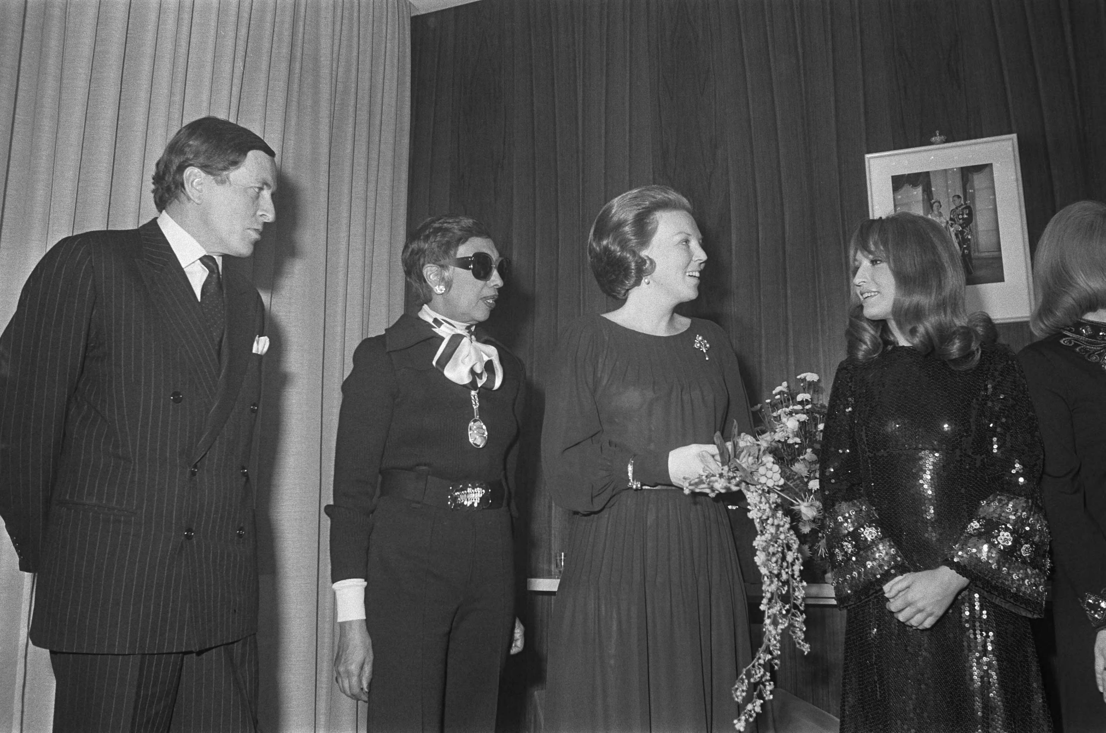 Fotocollectie Anefo — Prinses Beatrix en prins Claus wonen Artiesten helpen Unicef bij in Nederlands Congresgebouw Den Haag — Foto: Mieremet, Rob / Anefo. Licentie: Set B: Rechtenvrij / Publiek Domein. Bron: Nationaal Archief. http://hdl.handle.net/10648/ac201c8c-d0b4-102d-bcf8-003048976d84