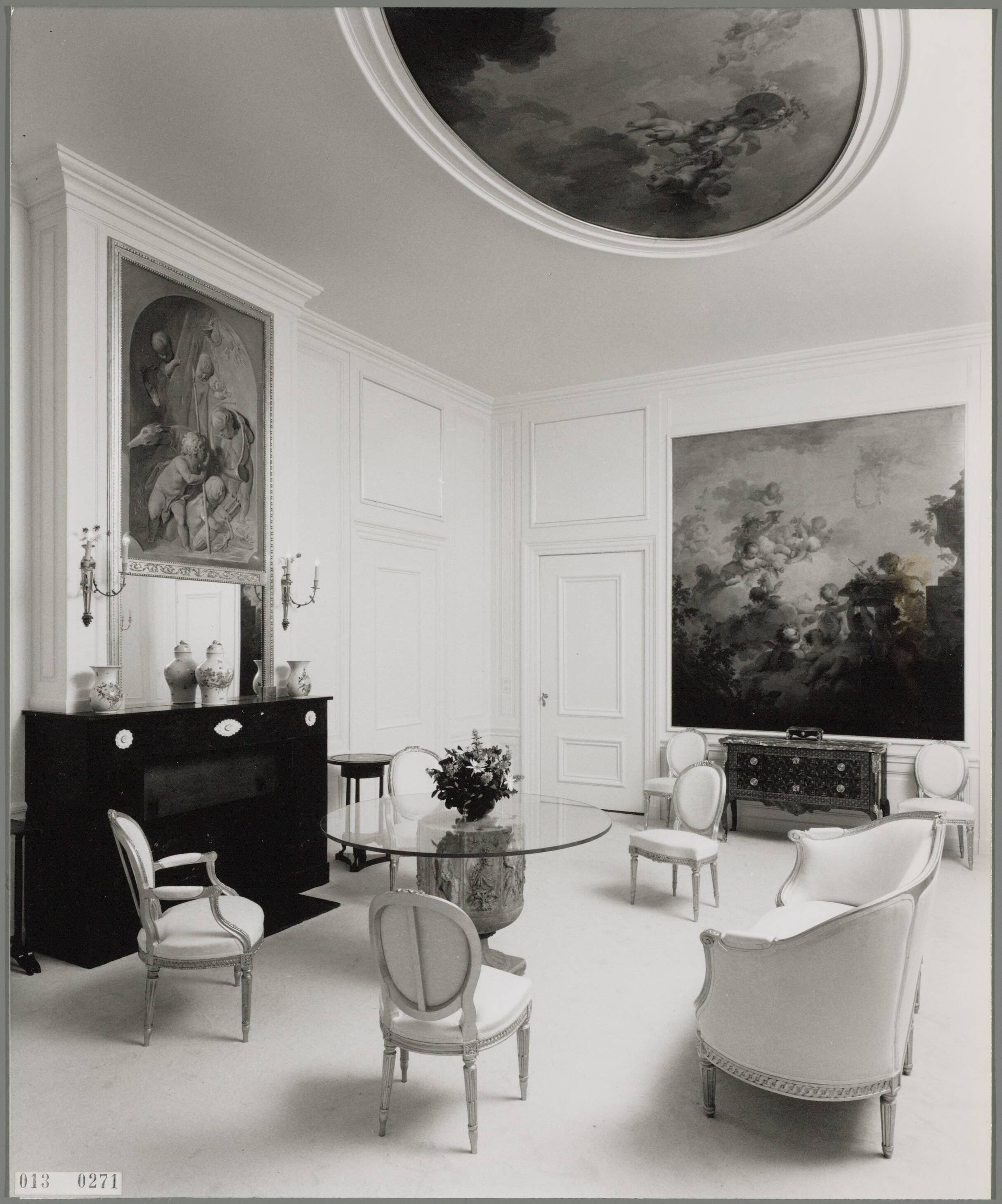 Paleis Huis ten Bosch te Den Haag — Zitkamer vorstenkwartier van de AA-kamer — Foto: Hofmeester, Bart / RVD. Licentie: Set B: Rechtenvrij / Publiek Domein. Bron: Nationaal Archief. http://hdl.handle.net/10648/afa877be-d0b4-102d-bcf8-003048976d84