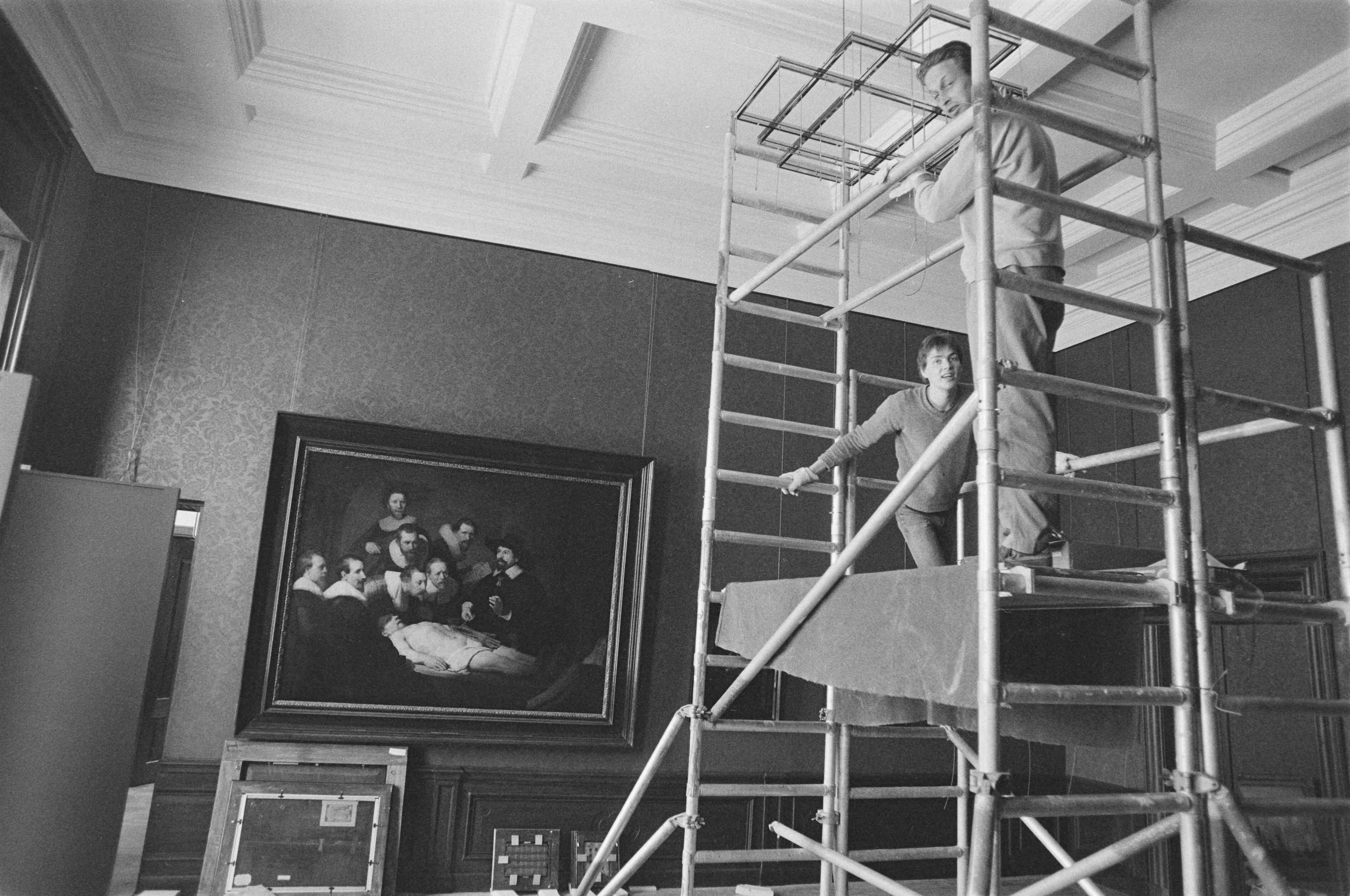 Fotocollectie Anefo — Laatste werkzaamheden aan restauratie Mauritshuis in Den Haag — Foto: Bogaerts, Rob / Anefo. Licentie: Set B: Rechtenvrij / Publiek Domein. Bron: Nationaal Archief. http://hdl.handle.net/10648/ad60b49e-d0b4-102d-bcf8-003048976d84