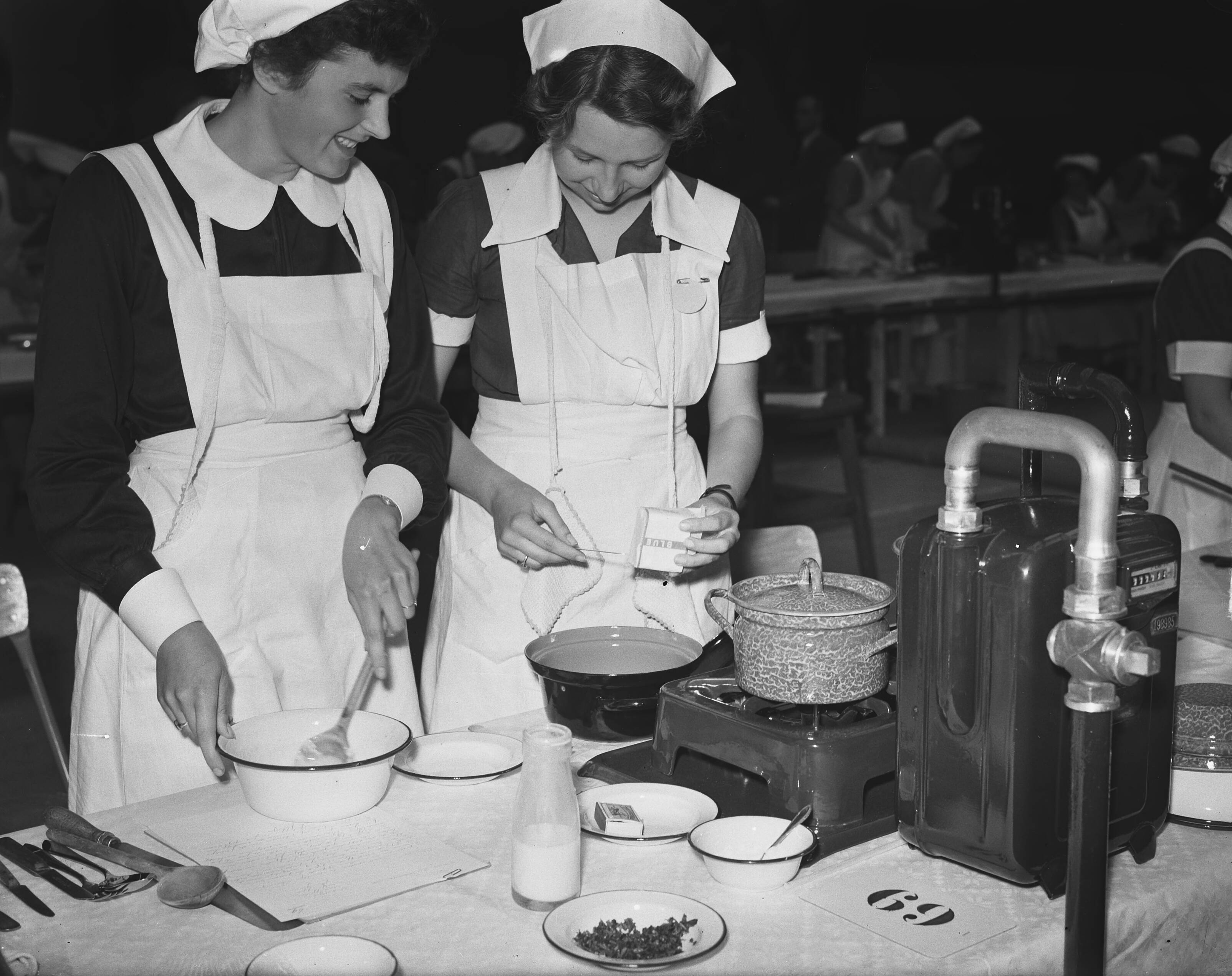 Nationale kookwedstrijd in Den Haag t.g.v. 100 jaar BK Kampen — Foto: Bilsen, Joop van / Anefo. — Licentie: Set B: Rechtenvrij / Publiek Domein. Bron: Nationaal Archief. http://hdl.handle.net/10648/a8ec4324-d0b4-102d-bcf8-003048976d84