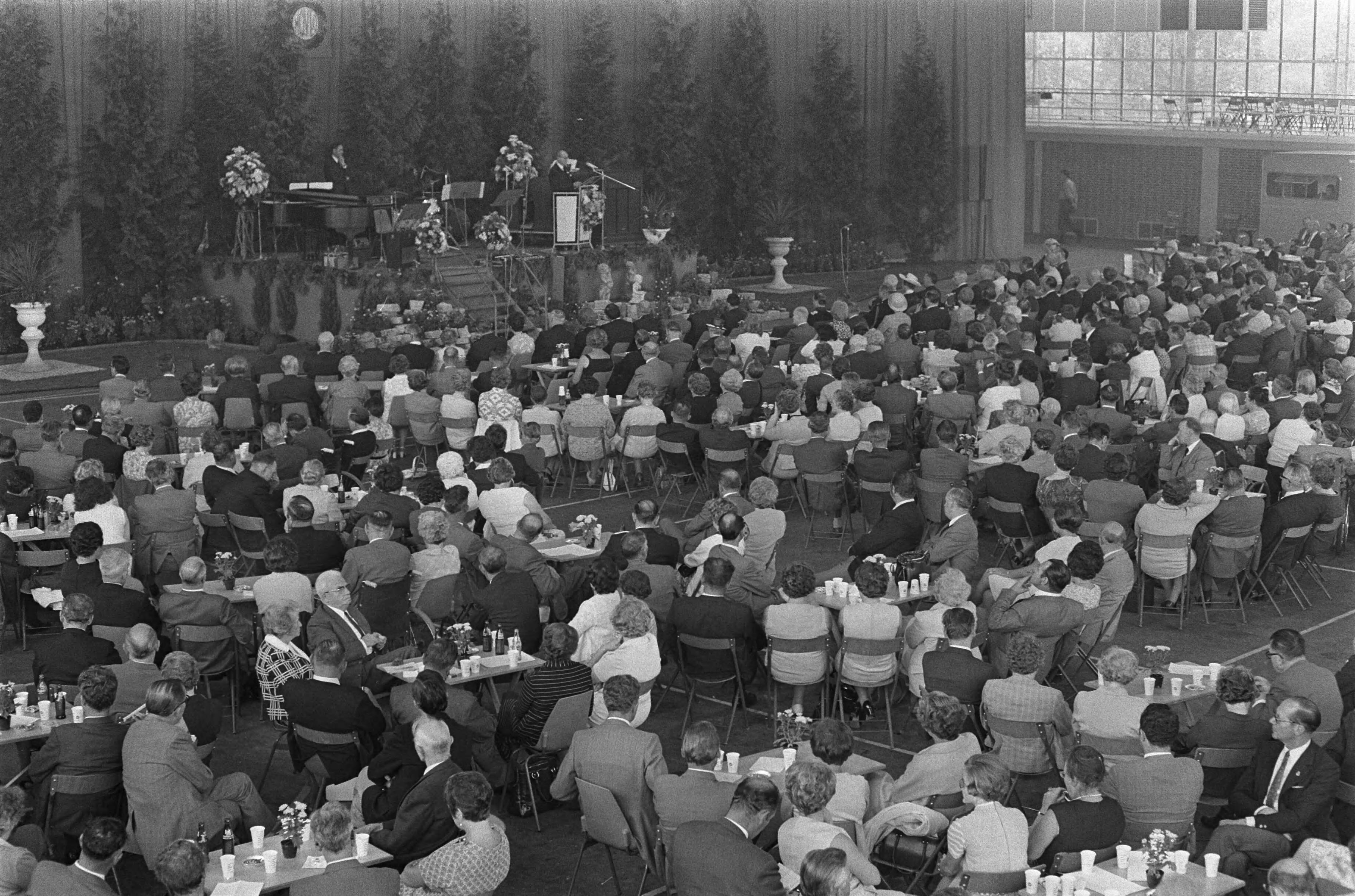 20-jarig jubileum MOVEO — Vereniging viert twintig jarig bestaan met bijeenkomst in Hilversum — Foto: Fotograaf Onbekend / Anefo. Licentie: Set B: Rechtenvrij / Publiek Domein. Bron: Nationaal Archief. http://hdl.handle.net/10648/ab9b23c4-d0b4-102d-bcf8-003048976d84