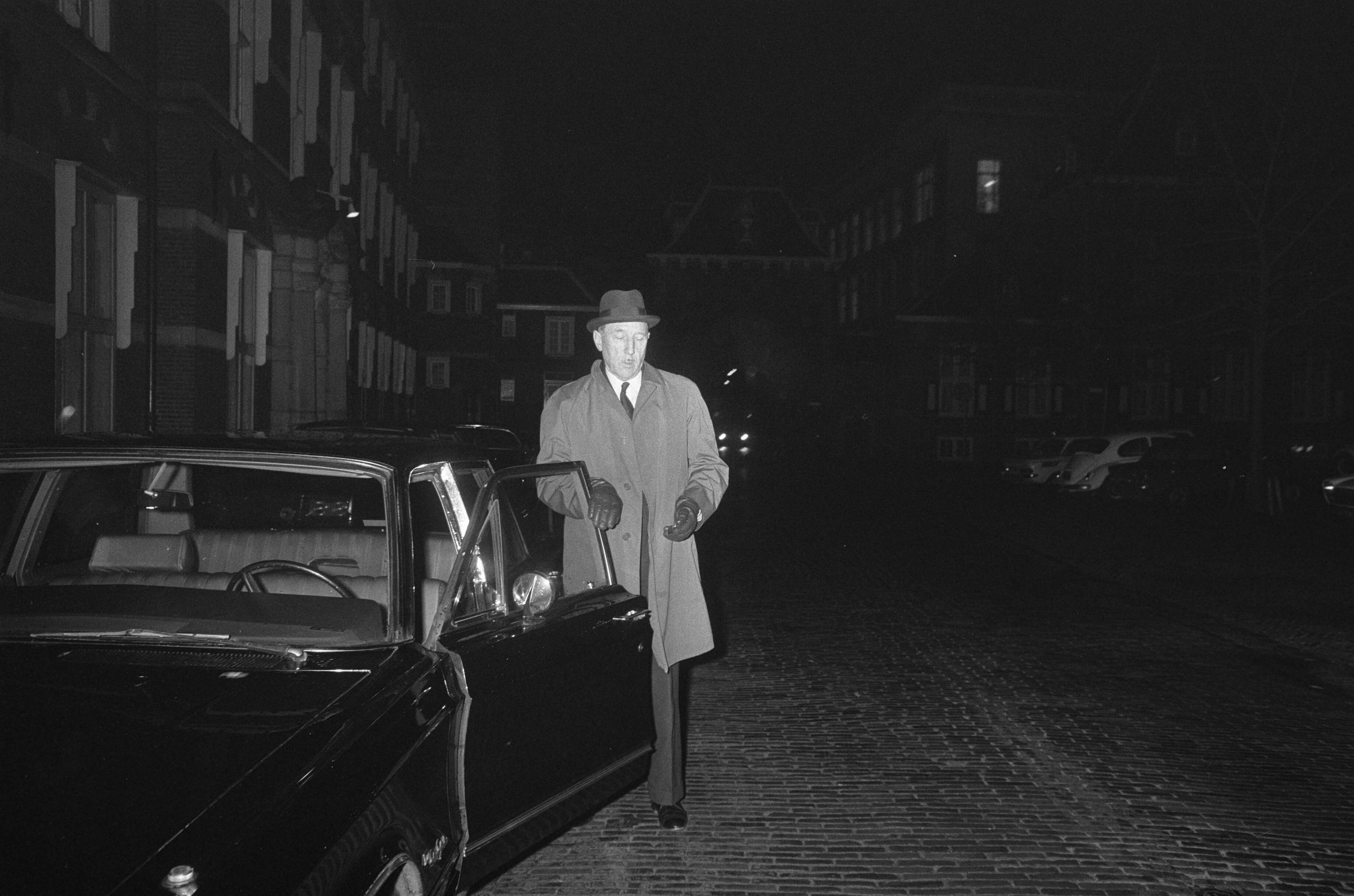 Fotocollectie Anefo — Intern Beraad van regering over benoeming tot gouverneur Nederlandse Antillen dr. E. Jonckheer in Den Haag . Zie 232356 — Foto: Mieremet, Rob / Anefo. Licentie: Set B: Rechtenvrij / Publiek Domein. Bron: Nationaal Archief. http://hdl.handle.net/10648/ab8c8292-d0b4-102d-bcf8-003048976d84