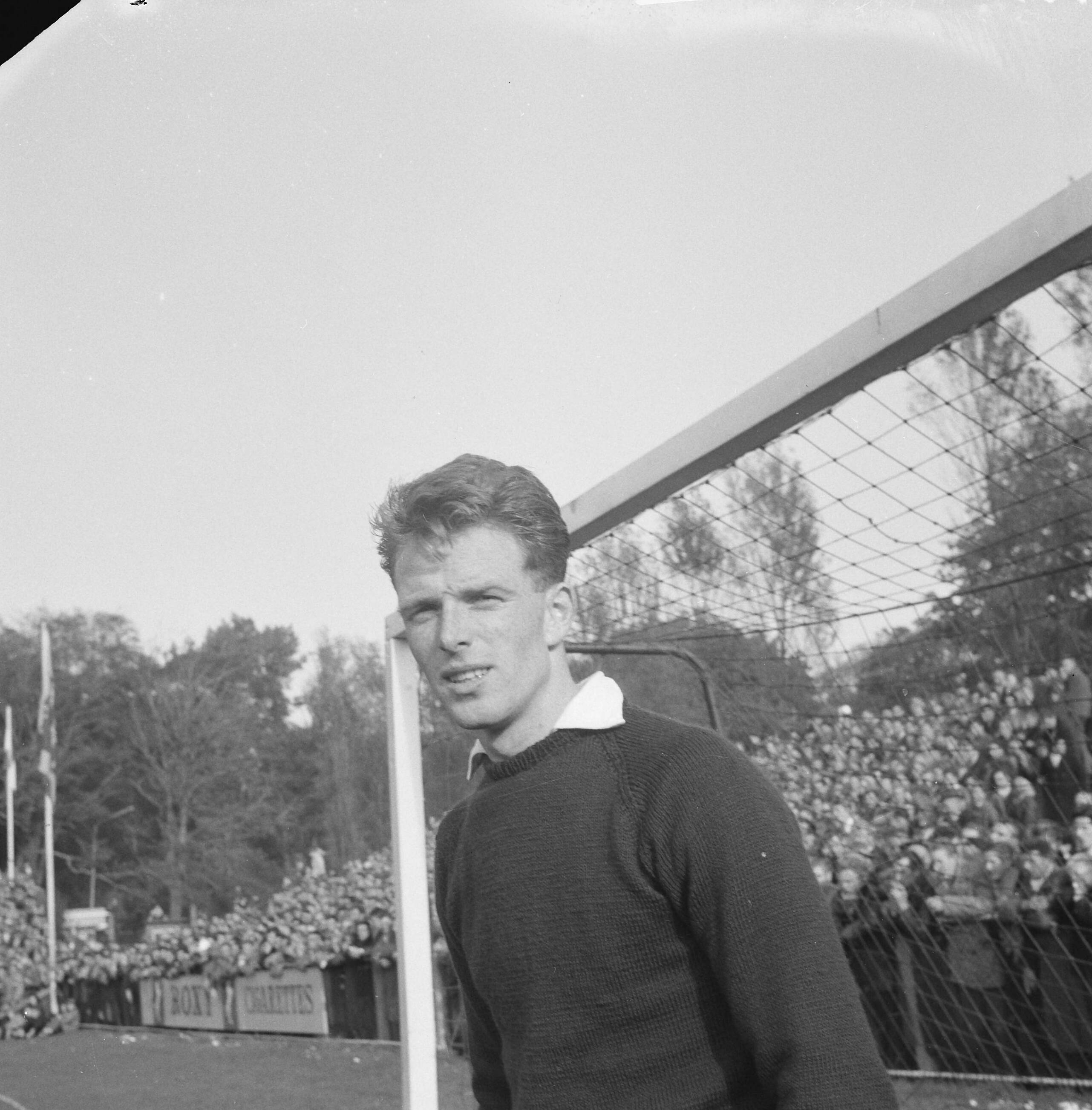 Fotocollectie Anefo — Spelers van Alkmaar '54. Doelman Jaap Houtkoper — Foto: Rossem, Wim van / Anefo. Licentie: Set B: Rechtenvrij / Publiek Domein. Bron: Nationaal Archief. http://hdl.handle.net/10648/a9bbd54e-d0b4-102d-bcf8-003048976d84