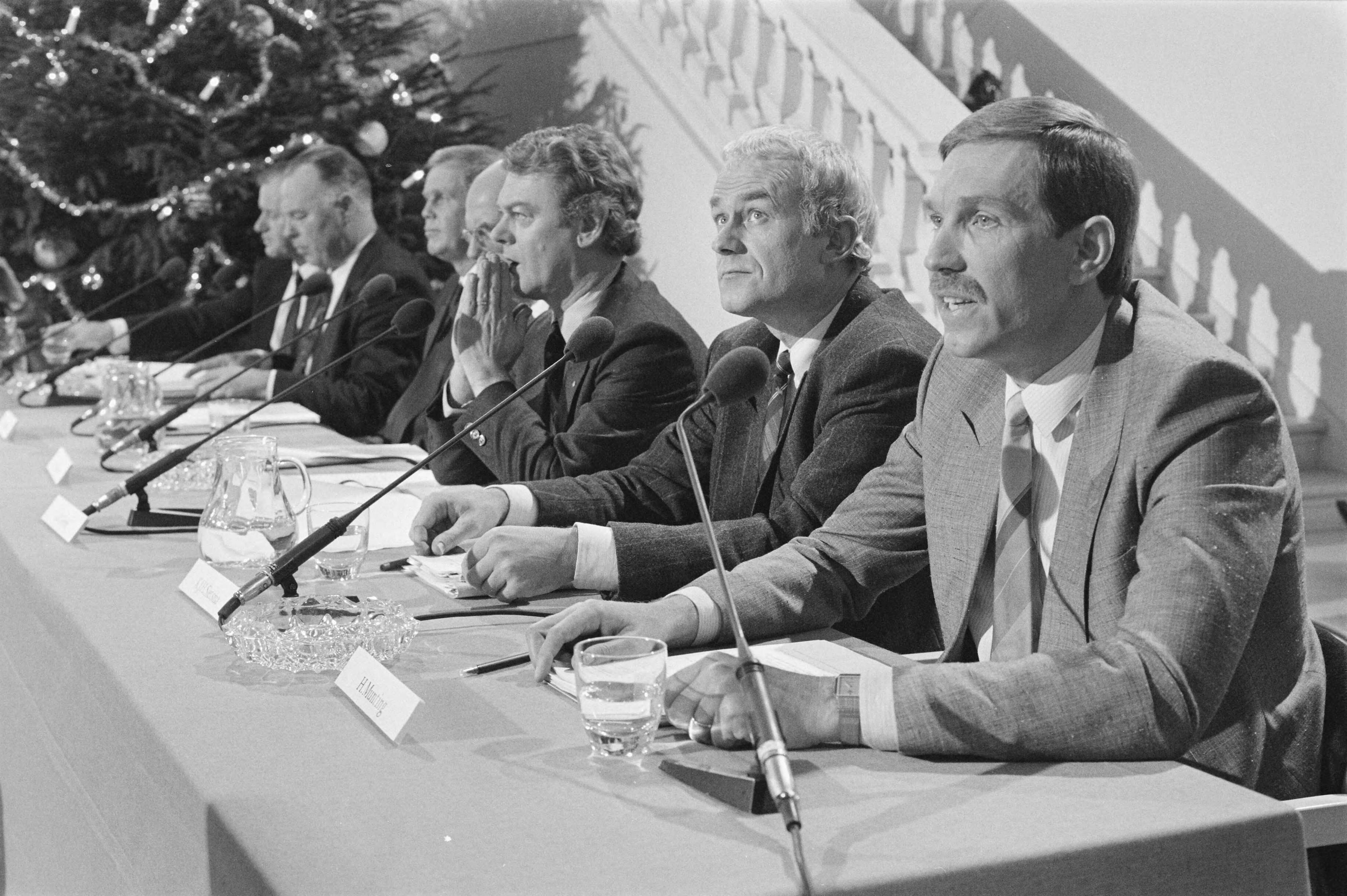 Fotocollectie Anefo — Persconferentie i.v.m. ontvoering Gerrit Jan Heijn in gemeentehuis Bloemendaal met tv-programma "Opsporing Verzocht" — Foto: Croes, Rob C. / Anefo. Licentie: Set B: Rechtenvrij / Publiek Domein. Bron: Nationaal Archief. http://hdl.handle.net/10648/ad6732f6-d0b4-102d-bcf8-003048976d84