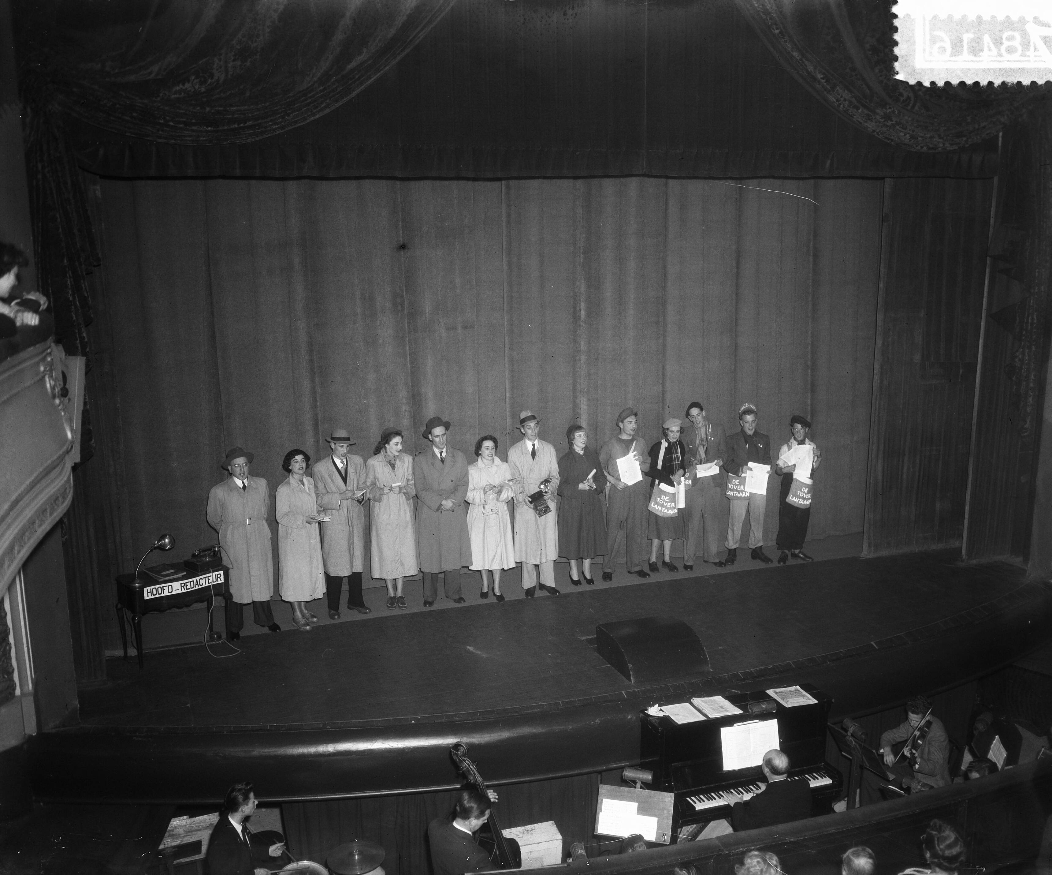 Jubileum HHV te Haarlem — Jubileum HHV te Haarlem. Cabaret-revue — Foto: Duinen, H. van / Anefo. Licentie: Set B: Rechtenvrij / Publiek Domein. Bron: Nationaal Archief. http://hdl.handle.net/10648/a8f1b17e-d0b4-102d-bcf8-003048976d84