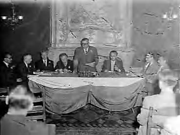 Fotocollectie Anefo — Russisch emigrantencongres "Recht en Vrijheid voor Rusland" in Pulchri Studio in Den Haag. Vlnr. prof. Ivan A. Kurganoff,, Bogaturzhuk, Orekhov, Saaruni — Foto: Behrens, Herbert F. / Anefo. Licentie: Set B: Rechtenvrij / Publiek Domein. Bron: Nationaal Archief. http://hdl.handle.net/10648/a95dcecc-d0b4-102d-bcf8-003048976d84