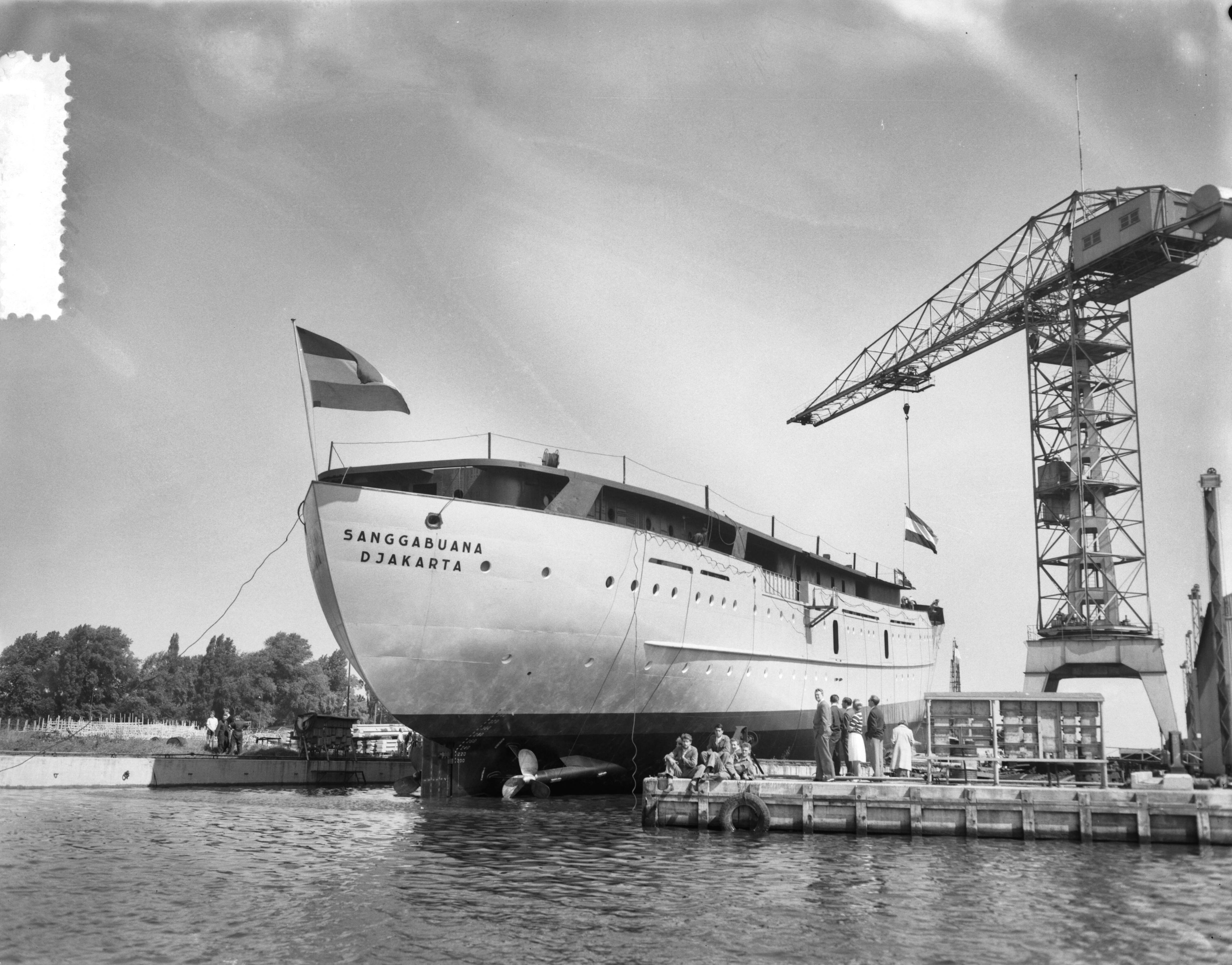 Fotocollectie Anefo — Tewaterlating "Sanggabuana" bij de N.V. Zaanlandsche Scheepsbouwmaatschappij te Zaandam — Foto: Bilsen, Joop van / Anefo. Licentie: Set B: Rechtenvrij / Publiek Domein. Bron: Nationaal Archief. http://hdl.handle.net/10648/a9b45bfc-d0b4-102d-bcf8-003048976d84