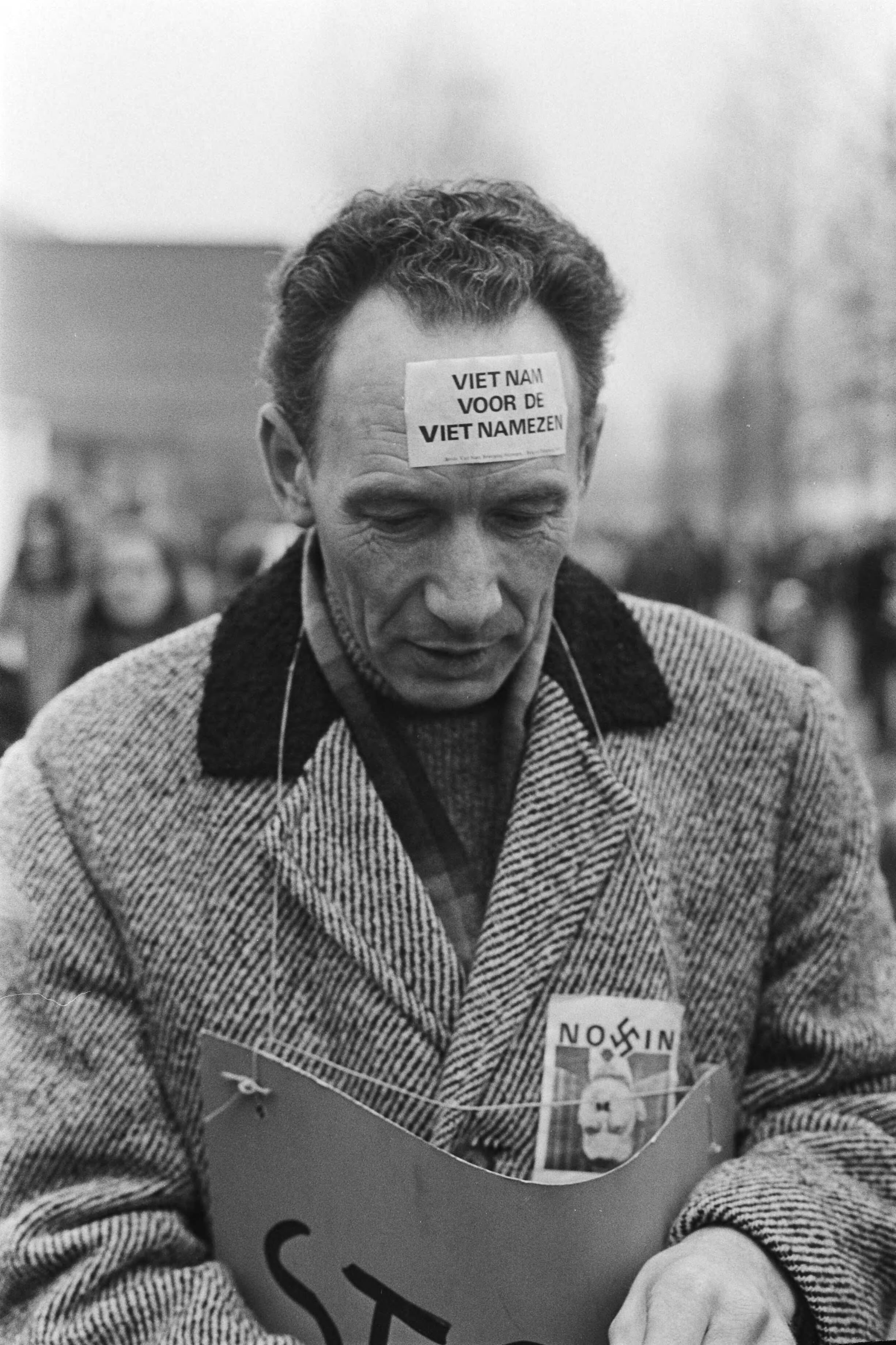 Fotocollectie Anefo — Demonstratie tegen oorlog in Vietnam van meer dan 50.000 mensen in Utrecht, de demonstranten trekken door Utrecht — Foto: Punt, W. / Anefo. Licentie: Set B: Rechtenvrij / Publiek Domein. Bron: Nationaal Archief. http://hdl.handle.net/10648/ac21a854-d0b4-102d-bcf8-003048976d84
