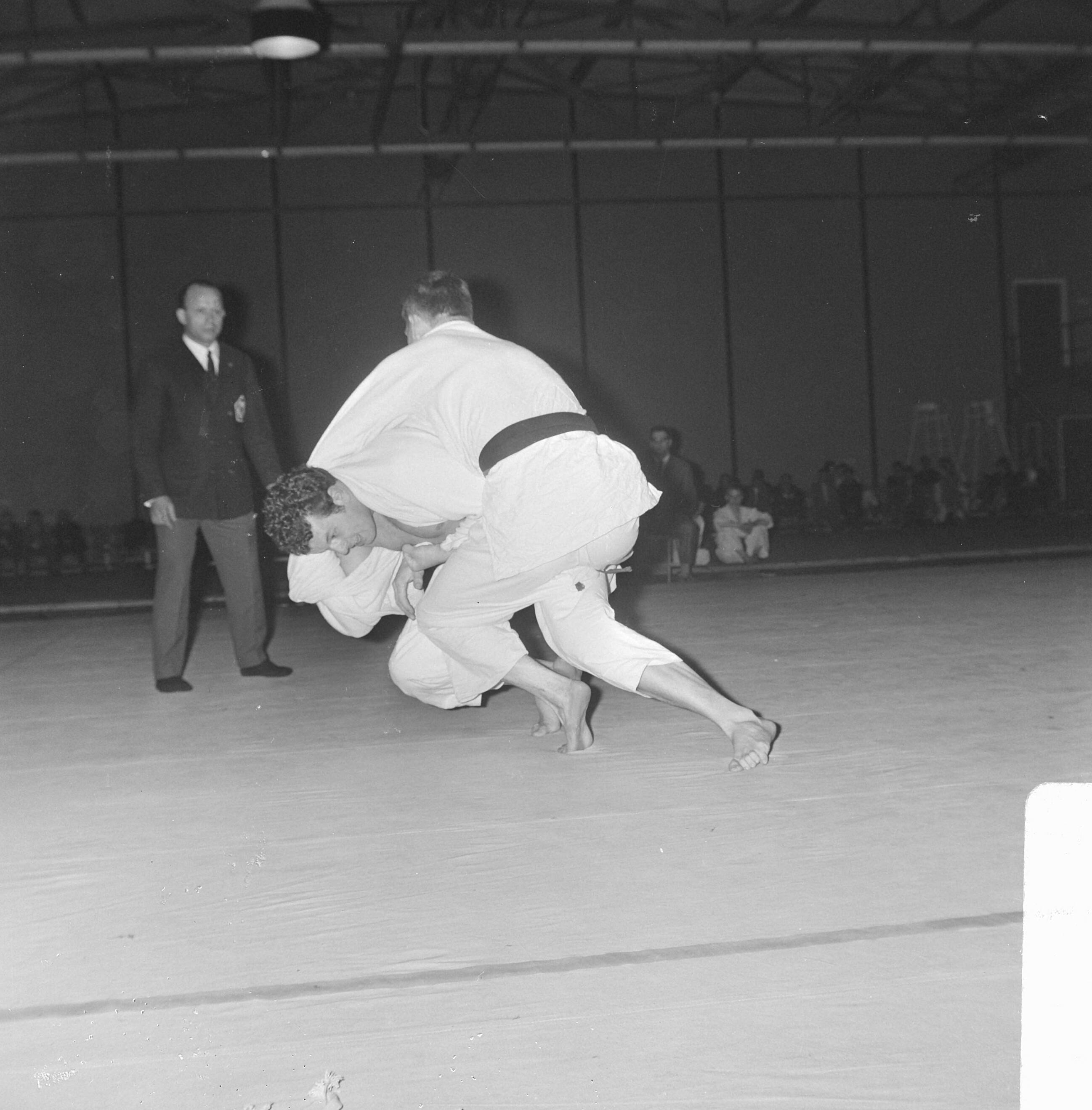 Fotocollectie Anefo — Judo, Nederland tegen Engeland te Den Haag — Foto: Koch, Eric / Anefo. Licentie: Set B: Rechtenvrij / Publiek Domein. Bron: Nationaal Archief. http://hdl.handle.net/10648/ab134422-d0b4-102d-bcf8-003048976d84