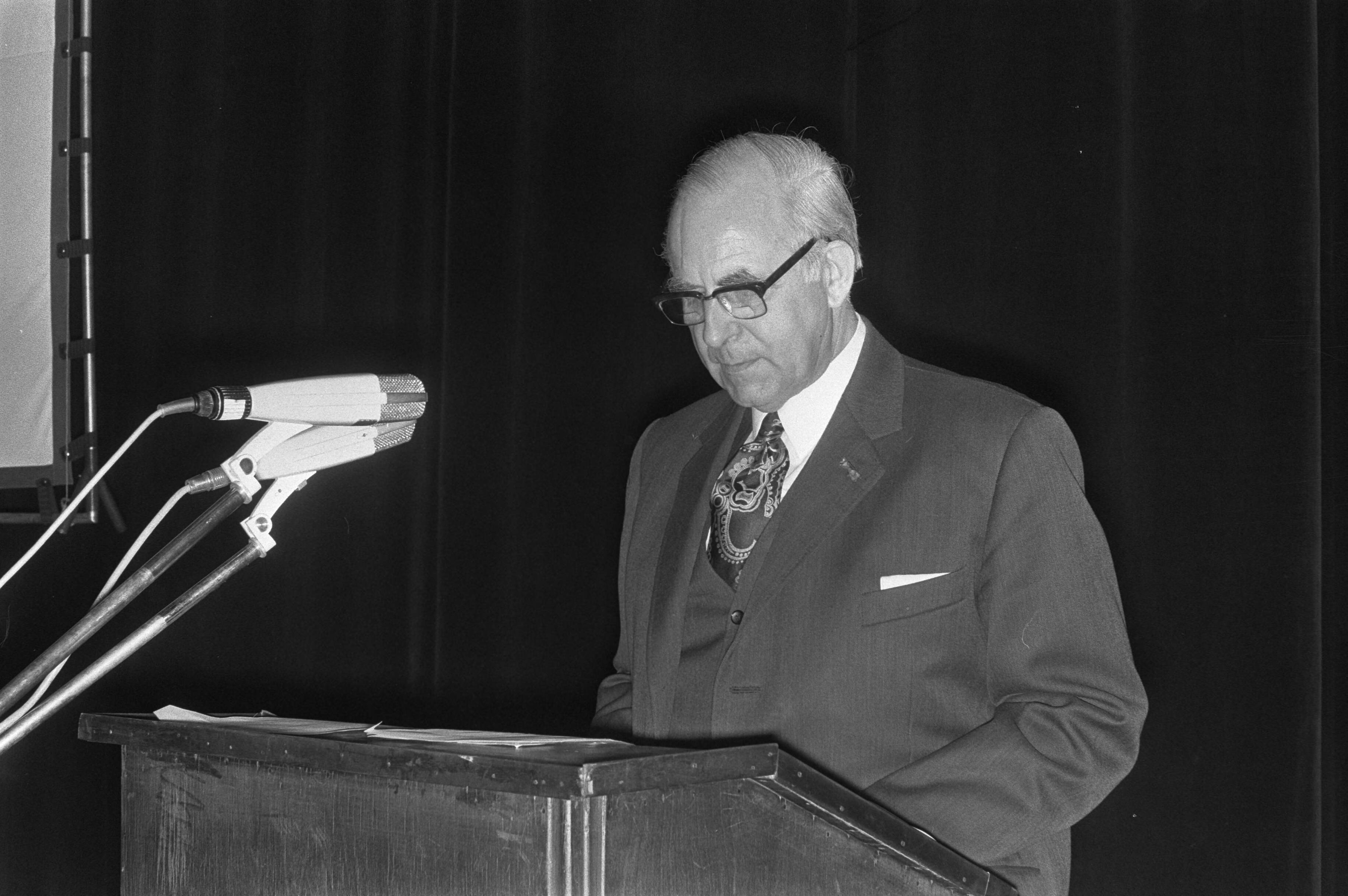 Fotocollectie Anefo — Nederlandse Wegen Congres, Utrecht, prof. ir. J.A. Michon aan het woord — Foto: Peters, Hans / Anefo. Licentie: Set B: Rechtenvrij / Publiek Domein. Bron: Nationaal Archief. http://hdl.handle.net/10648/abda722c-d0b4-102d-bcf8-003048976d84