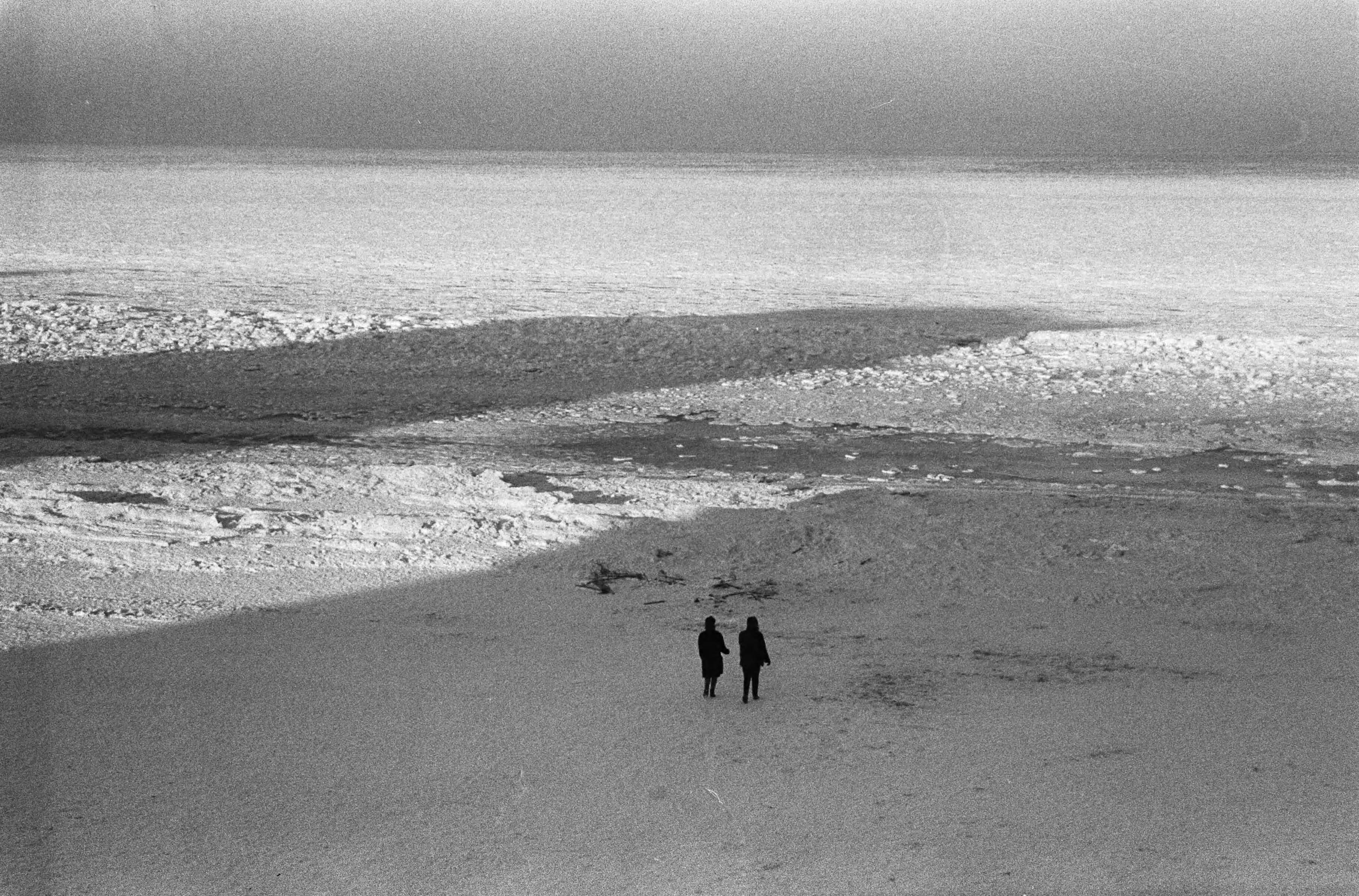 Fotocollectie Anefo — Noordzee voor de kust van Zandvoort dichtgevroren — Foto: Pot, Harry / Anefo. Licentie: Set B: Rechtenvrij / Publiek Domein. Bron: Nationaal Archief. http://hdl.handle.net/10648/aa2739c4-d0b4-102d-bcf8-003048976d84