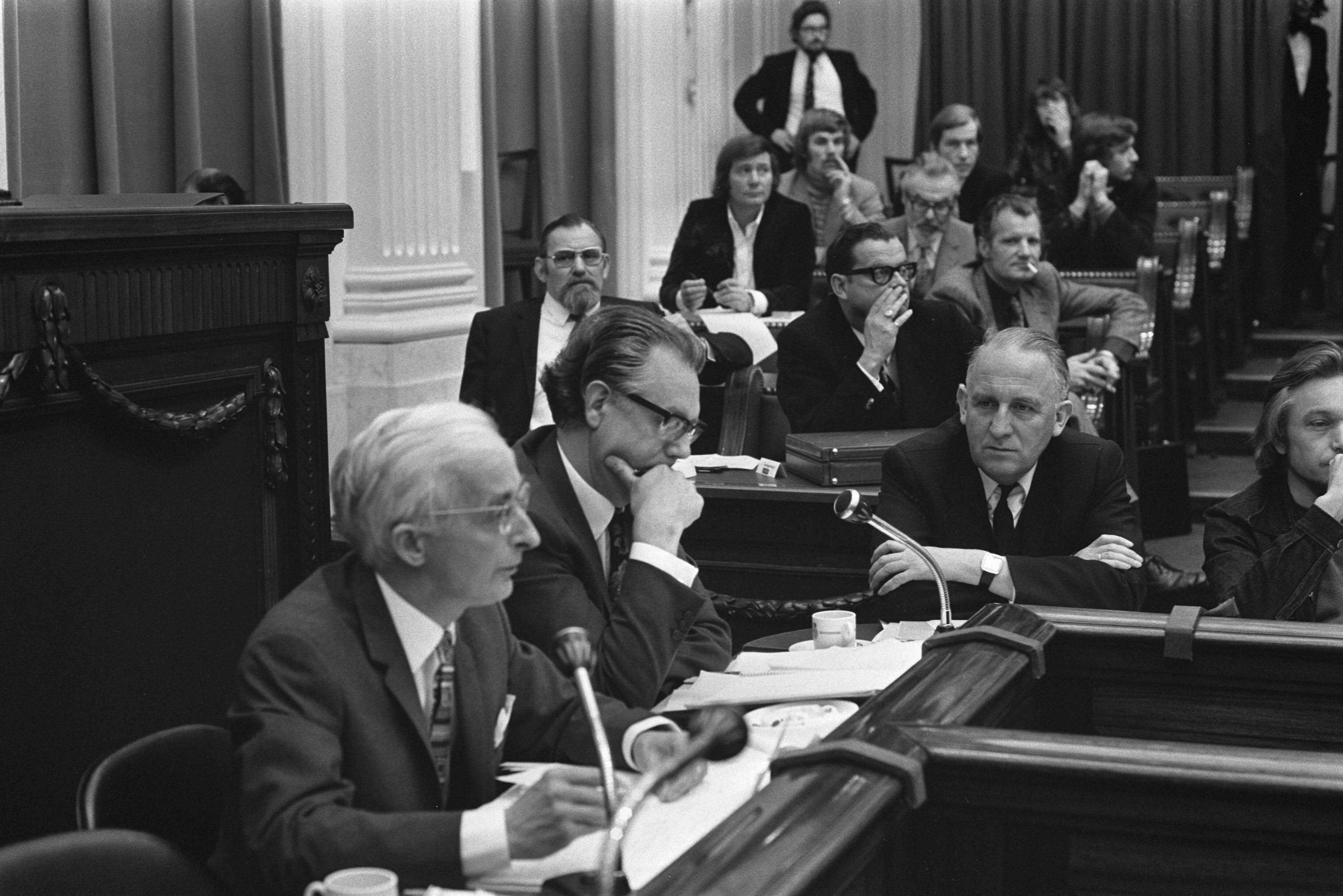 Fotocollectie Anefo — Demonstratie en hoorzitting over Veronica in Den Haag , nummer 18 en 19 Kamer Commissie met ? — Foto: Verhoeff, Bert / Anefo. Licentie: Set B: Rechtenvrij / Publiek Domein. Bron: Nationaal Archief. http://hdl.handle.net/10648/ac2a400e-d0b4-102d-bcf8-003048976d84